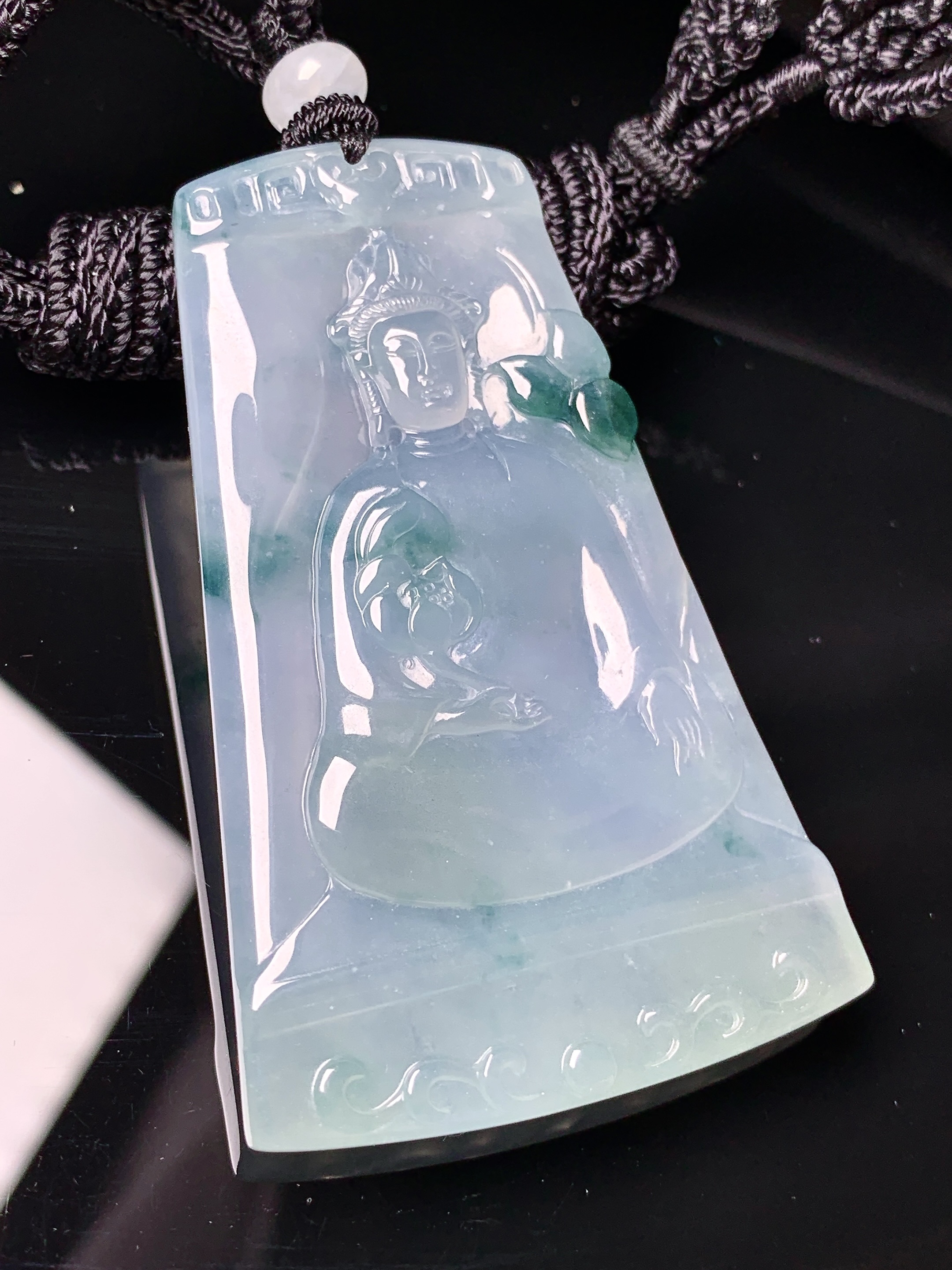 飘绿观音菩萨吊坠 玉质细腻 色泽艳丽清新 水润亮眼 整体尺寸59.8*37.6*5.5L1