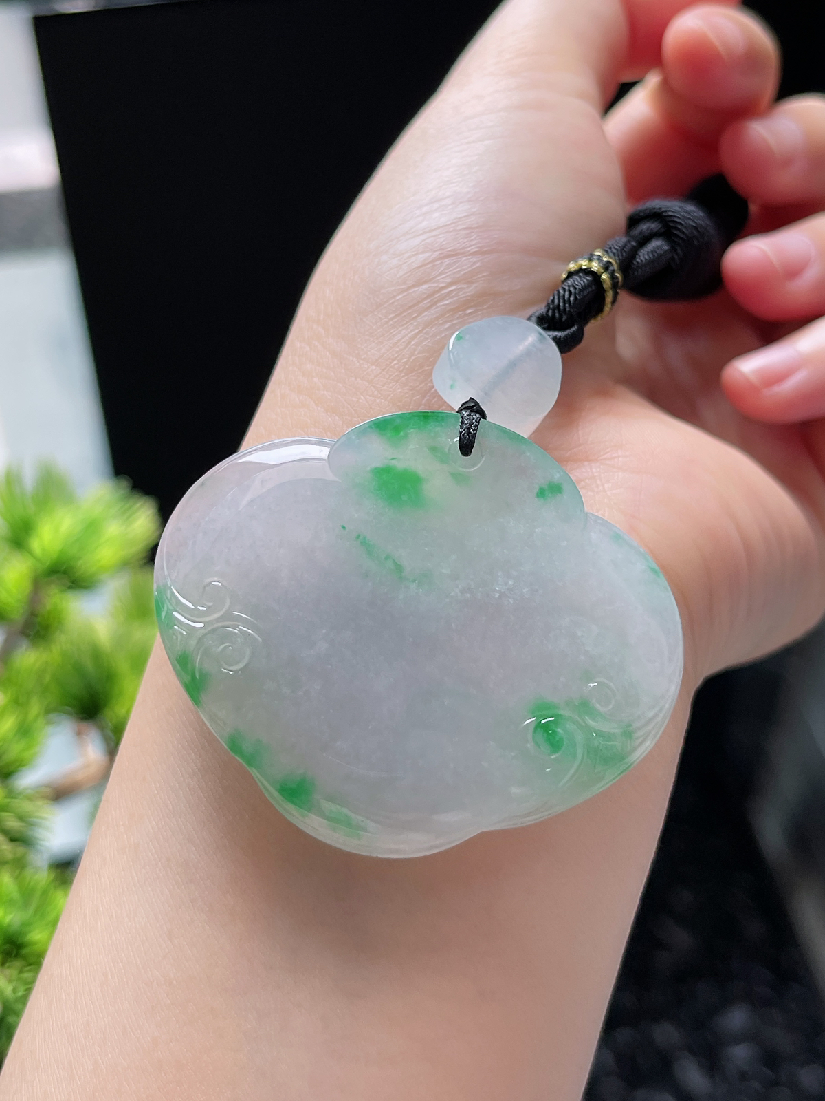 翡翠冰糯种飘绿如意挂件