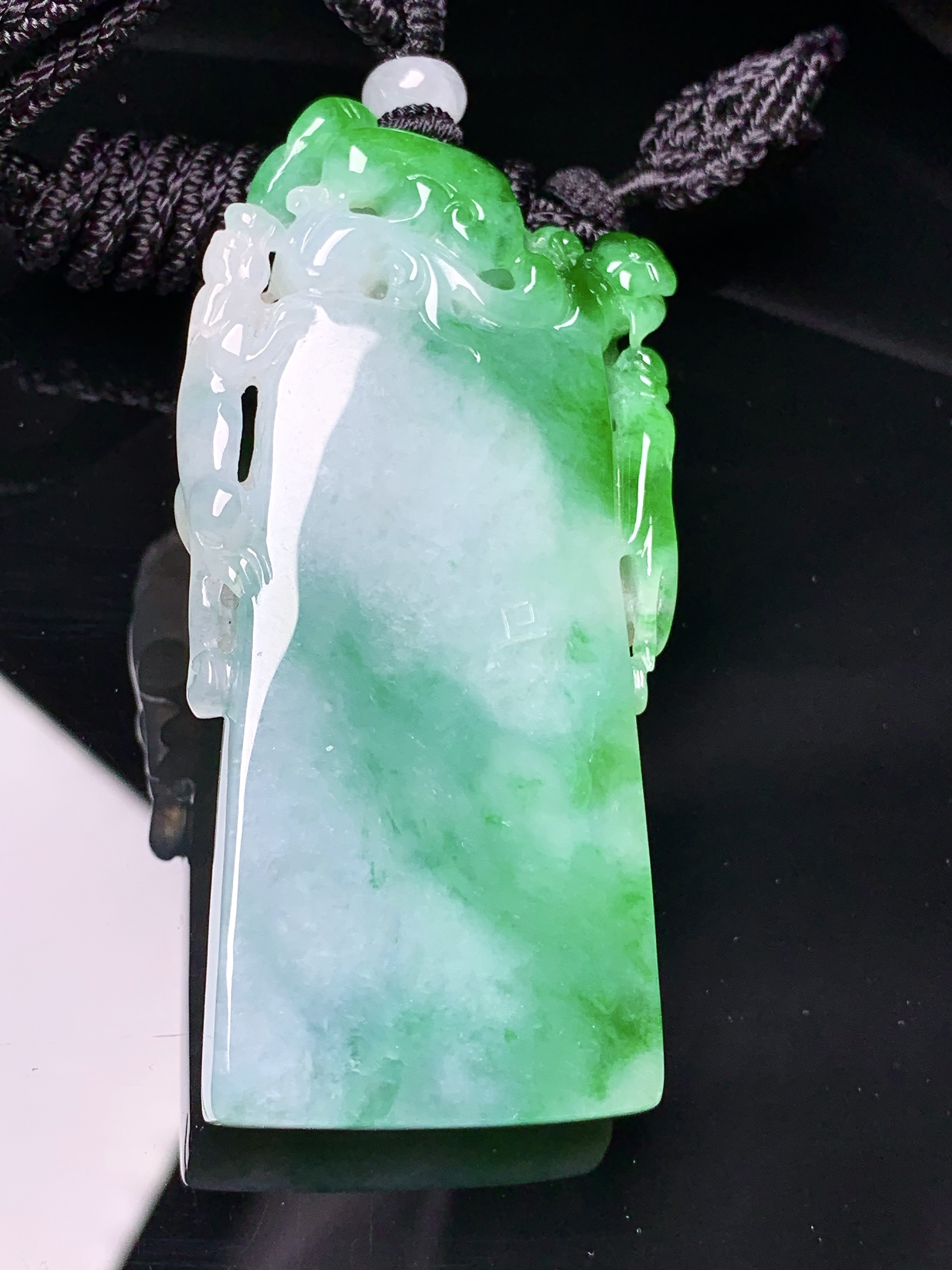 飘绿竹节吊坠 玉质细腻 色泽艳丽清新 水润亮眼 整体尺寸61.8*30.5*7L1