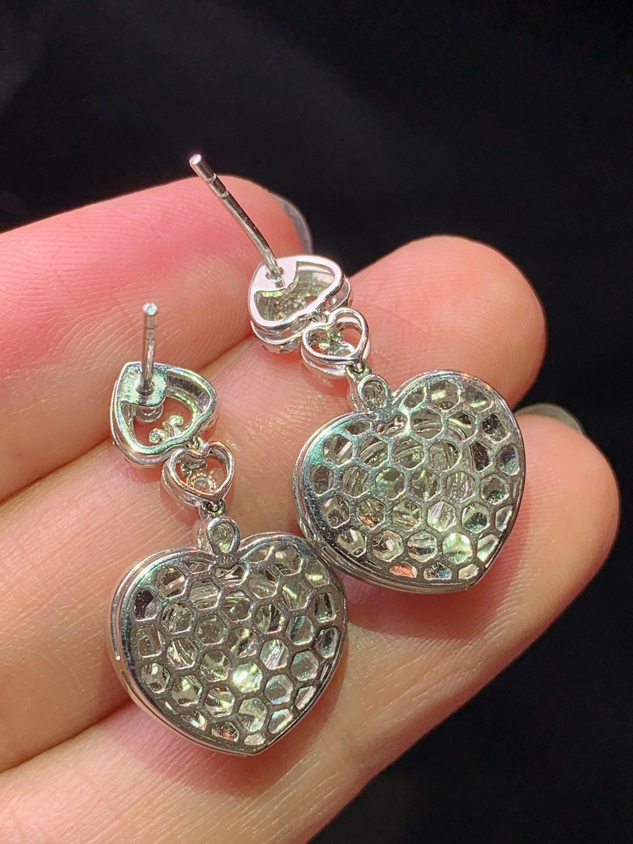 18k金钻白贝壳镶嵌满绿心形耳坠 玉质细腻 色泽艳丽清新 水润亮眼 整体尺寸24.8*14*7b7