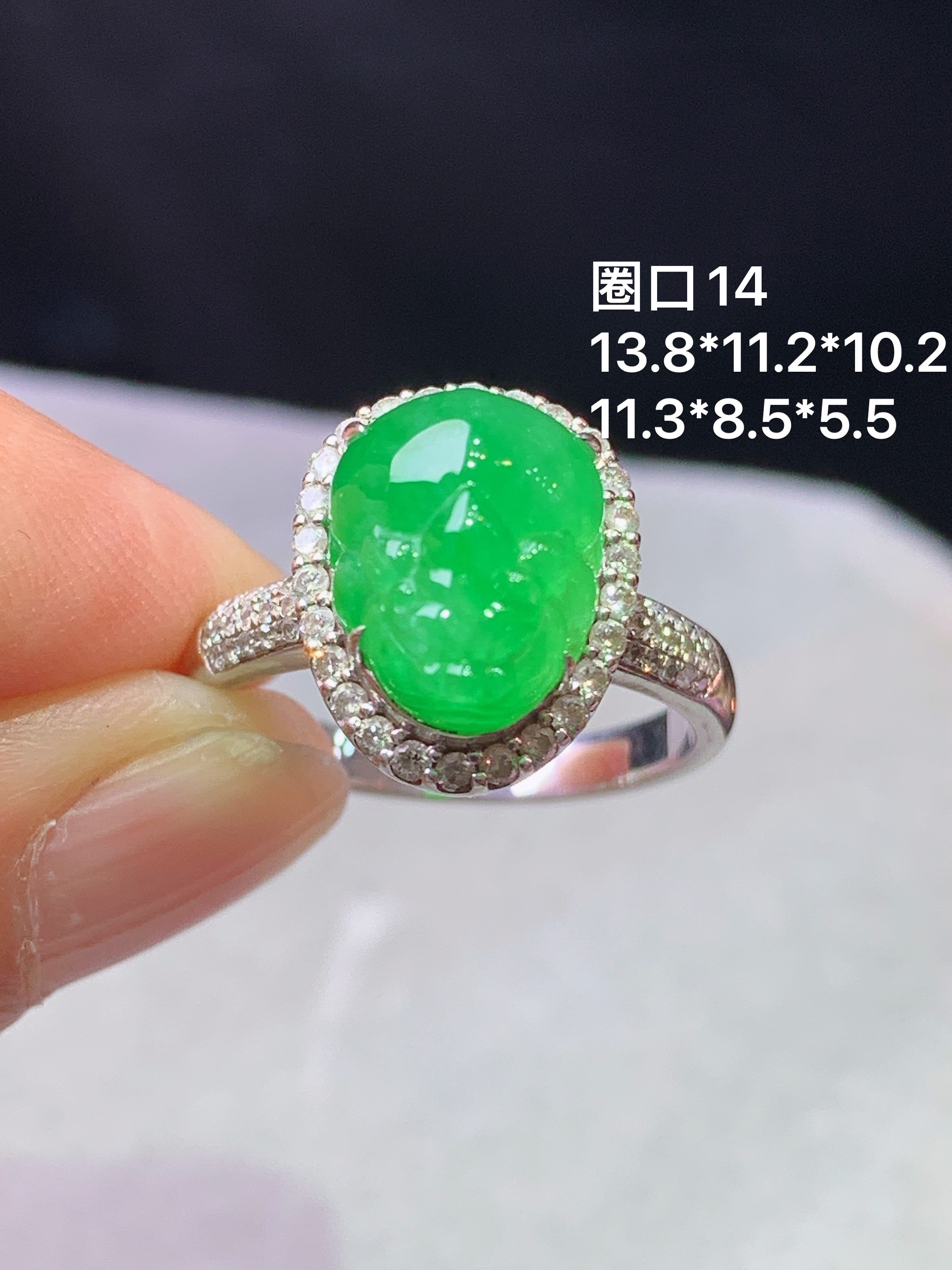 18k金钻镶嵌满绿貔貅戒指 玉质细腻 色泽艳丽清新 水润亮眼 圈口14 整体尺寸13.8*11.2*10.2b5