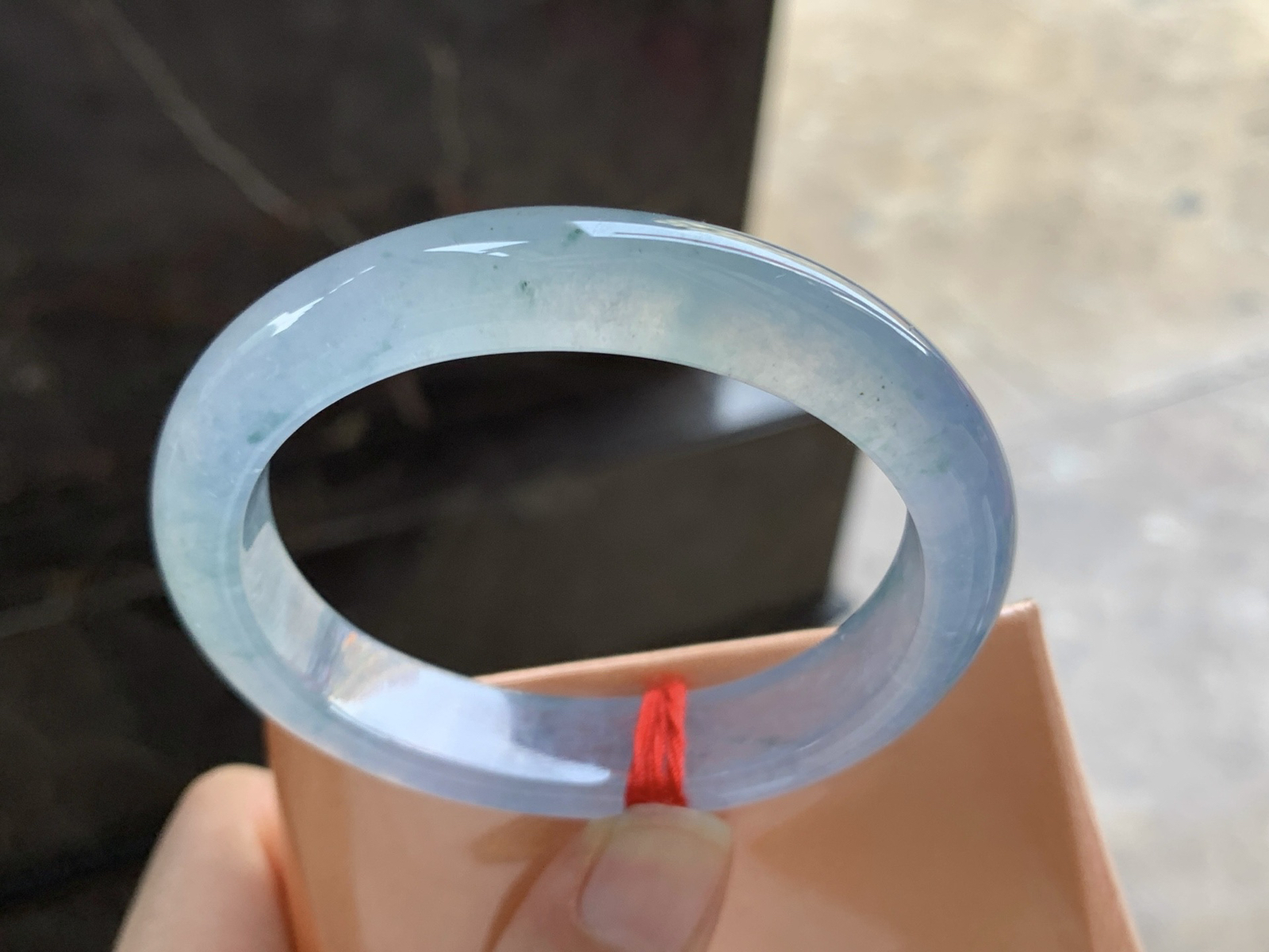 52.8-11.7-7.9

冰蓝贵妃手镯^_^透亮 荧光十足 飘花灵韵 正圈50可以带