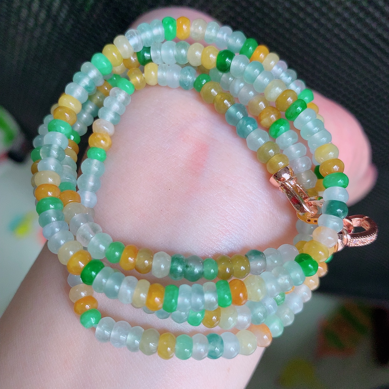 自然光实拍，冰多彩翡翠珠链，种老水足，冰清玉润  颜色漂亮  #001.1取一尺寸4.5