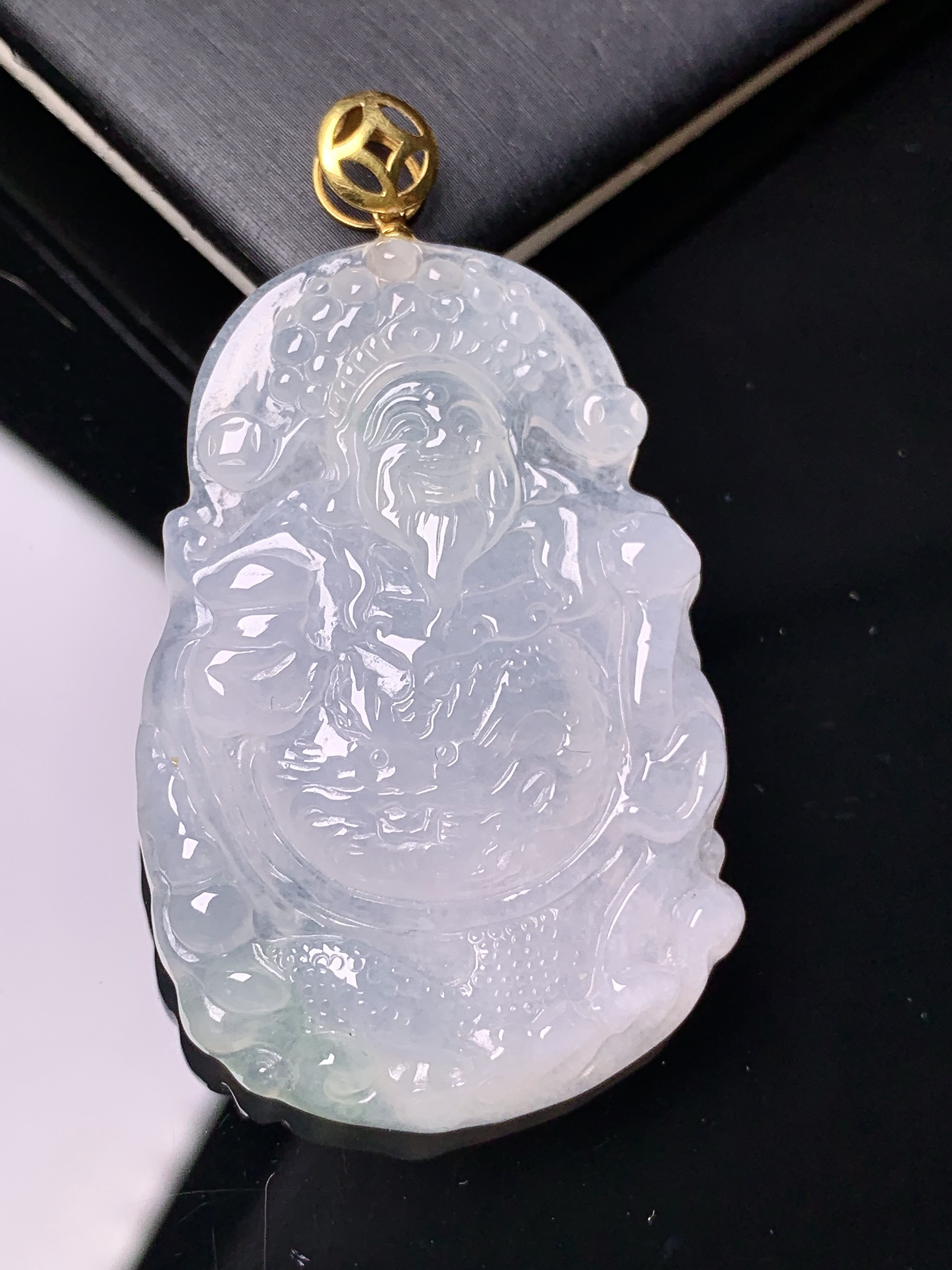 18k金镶嵌冰种财神吊坠 玉质细腻 色泽艳丽清新 水润亮眼 整体尺寸51*28.8*6c1