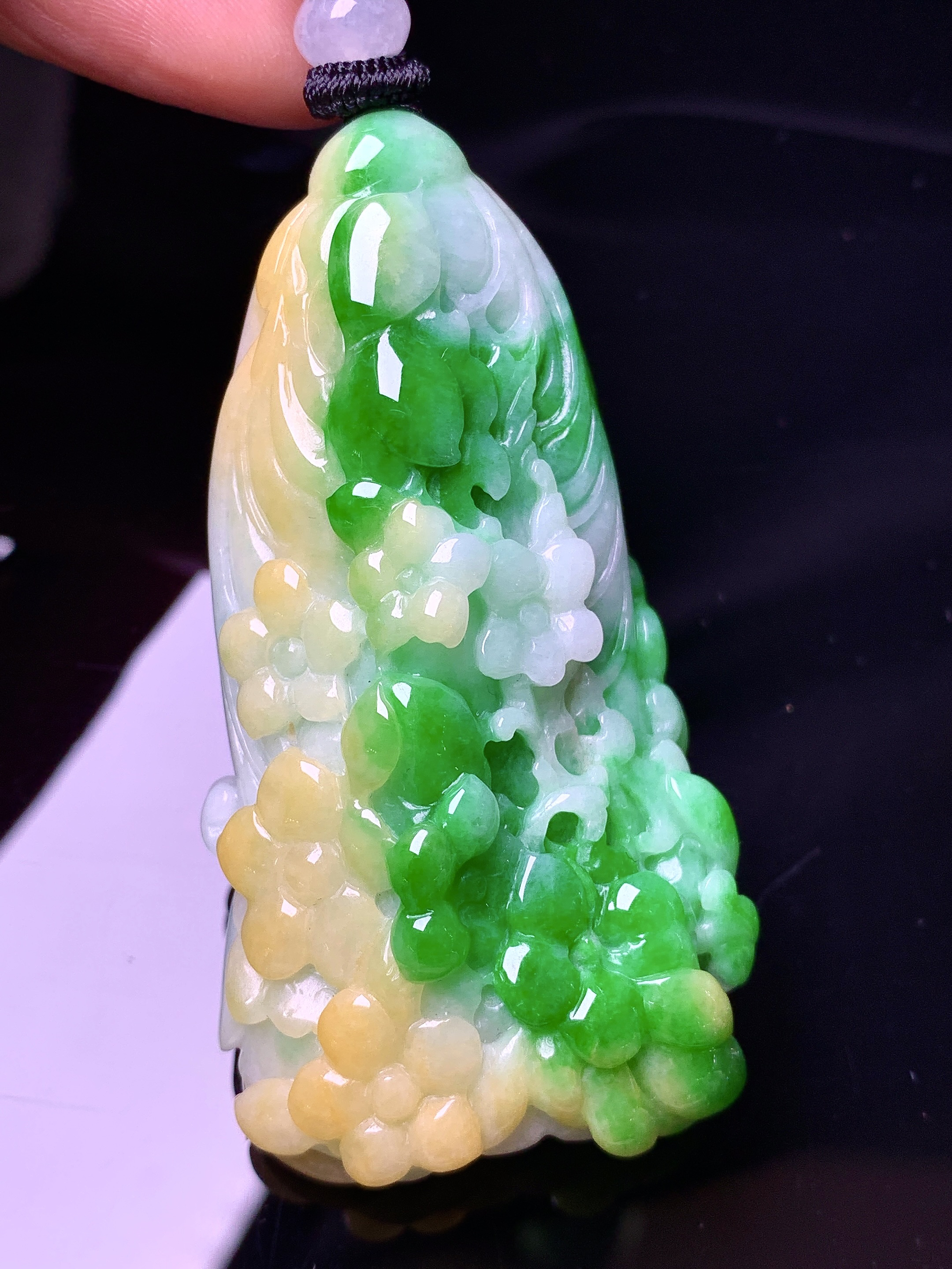 飘黄绿白菜吊坠 玉质细腻 色泽艳丽清新 水润亮眼 整体尺寸61*32.2*18.2w1