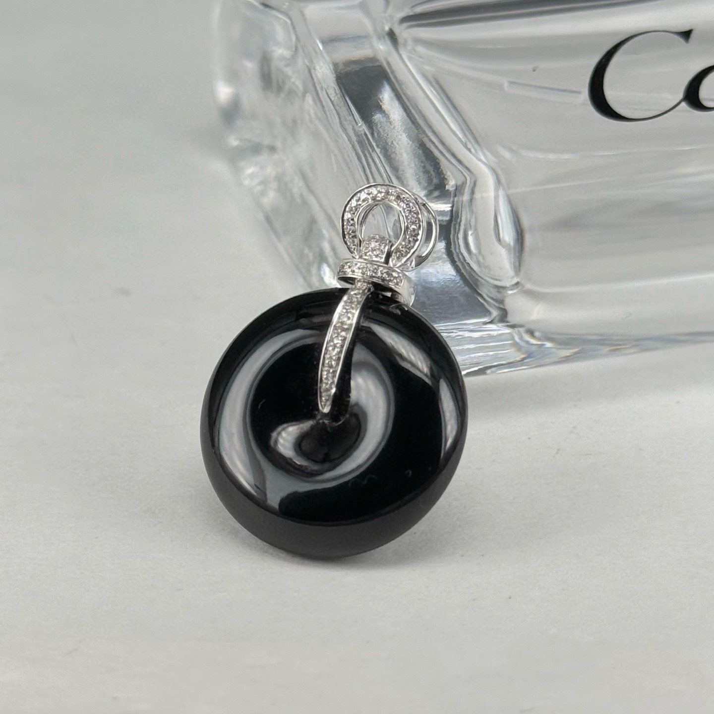 精品18k墨翠平安扣吊坠 种好色正 黑度极好 打灯通透 油性十足 尺寸30.2