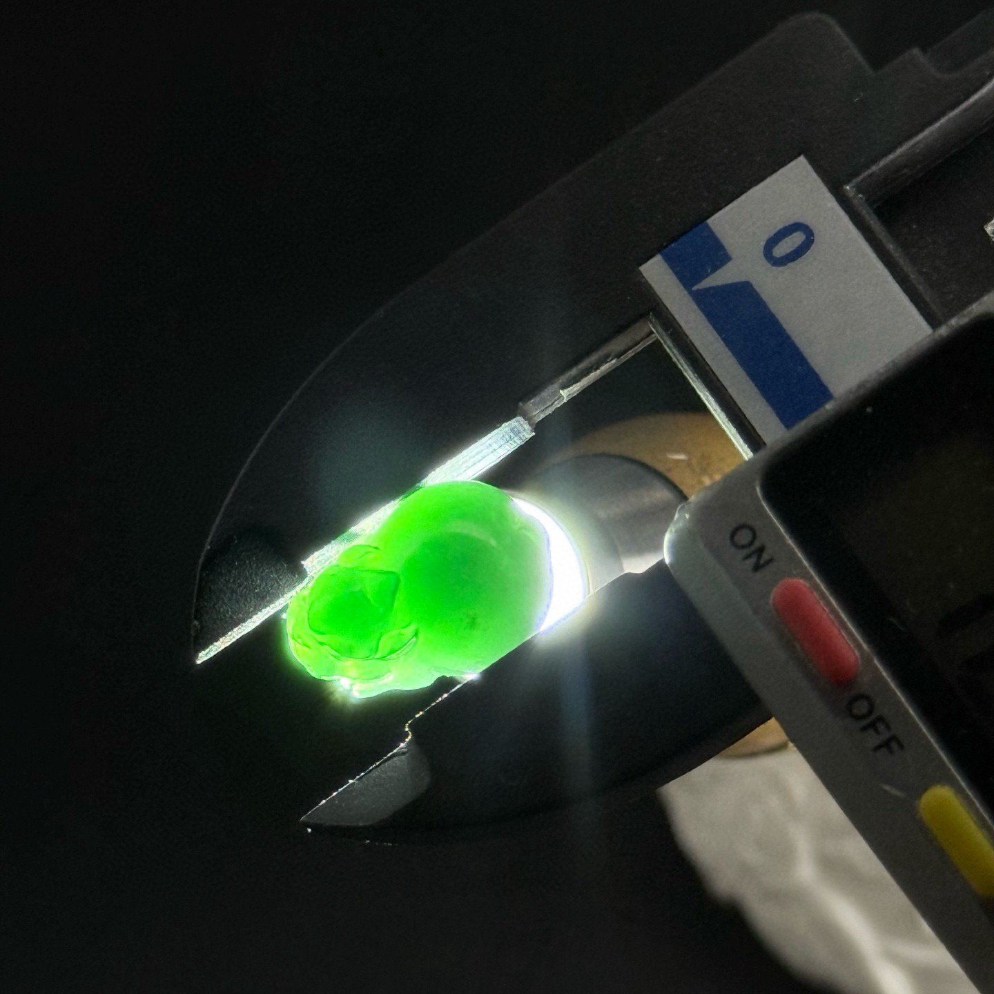 精品墨翠貔貅 种好色正 黑度极好 打灯通透 油性十足  尺寸14.8