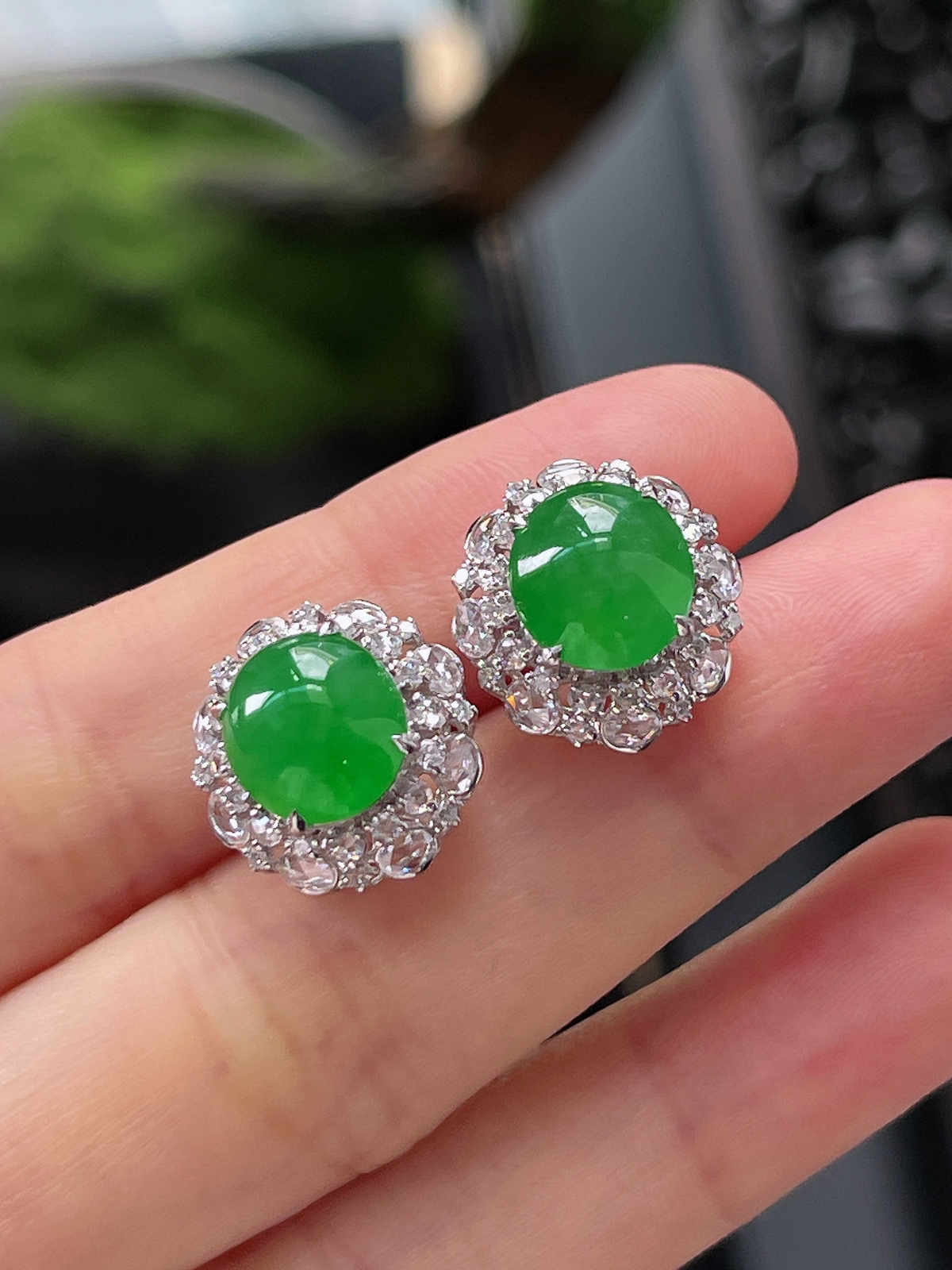 18k金 翡翠冰糯种满绿色耳钉和戒指套装