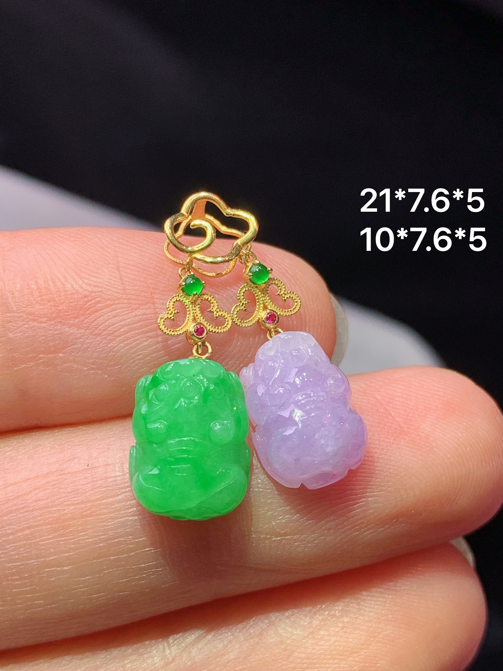 18k金镶嵌紫罗兰搭配阳绿貔貅吊坠 玉质细腻 色泽艳丽清新 水润亮眼 整体尺寸21*7.6*5b5