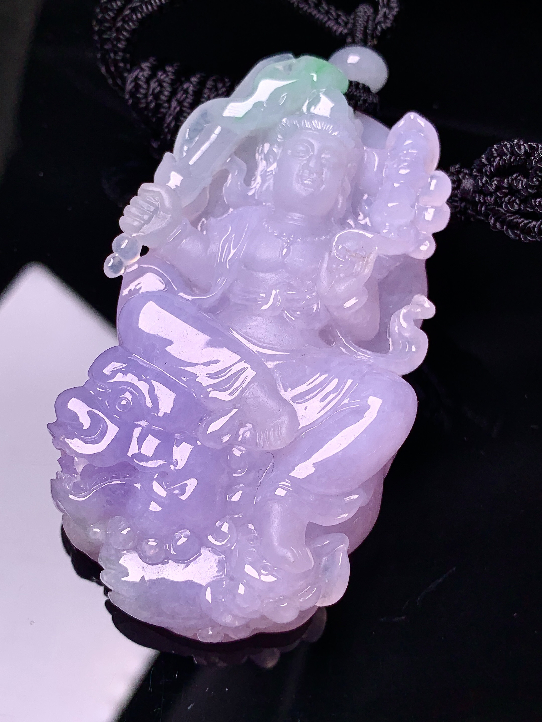 紫罗兰普贤观音菩萨吊坠 玉质细腻 色泽艳丽清新 水润亮眼 整体尺寸65.2*36*11.8w1