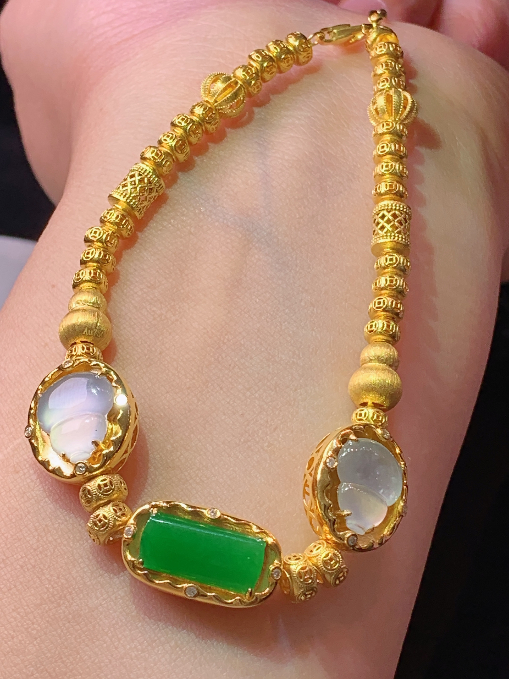 18k金钻镶嵌满绿玉柱搭配冰种葫芦手链 玉质细腻 色泽艳丽清新 水润亮眼 整体尺寸170*9.5*5