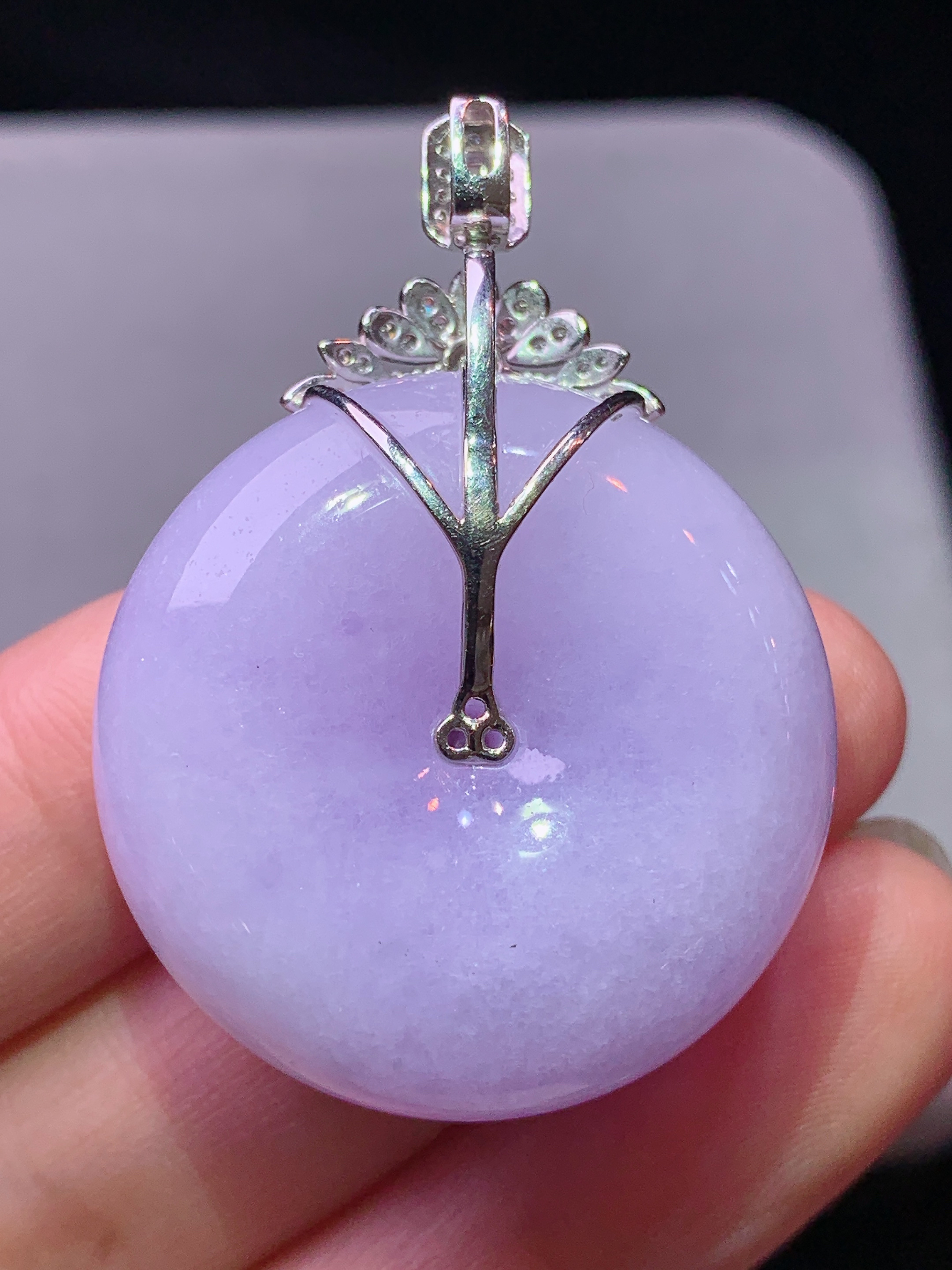 18k金钻镶嵌紫罗兰平安扣吊坠 玉质细腻 色泽艳丽清新 水润亮眼 整体尺寸41.3*30*12b1