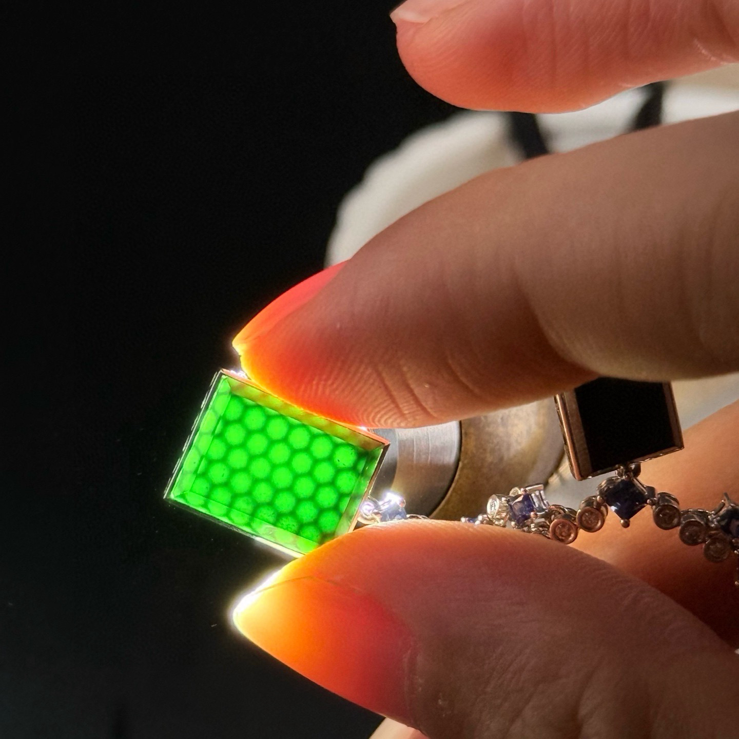 精品18k墨翠锁骨链 种好色正 黑度极好 打灯通透 油性十足  尺寸12.2