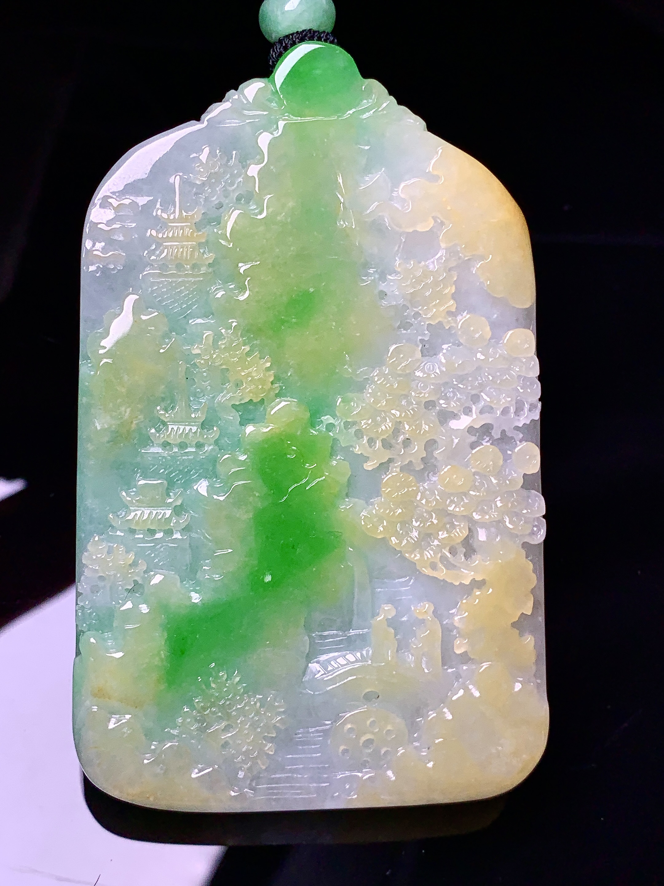 18k金钻镶嵌吊坠 玉质细腻 色泽艳丽清新 水润亮眼 整体尺寸71.6*45*8.5w1