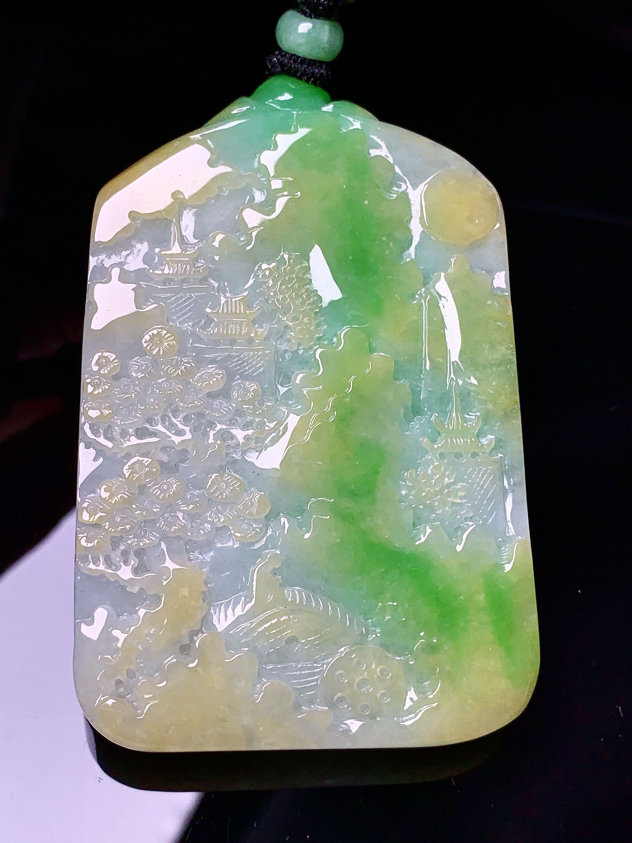 18k金钻镶嵌吊坠 玉质细腻 色泽艳丽清新 水润亮眼 整体尺寸71.6*45*8.5w1