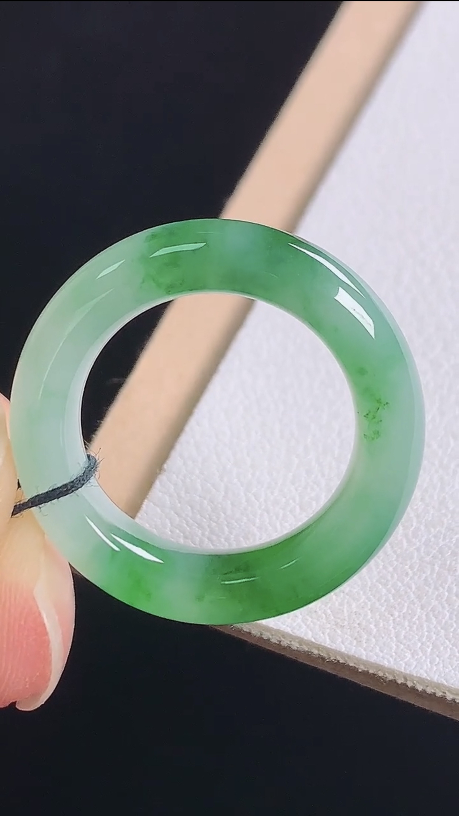 冰飘绿指环，完美
尺寸:圈口12/16.4-5.1-3.9mm