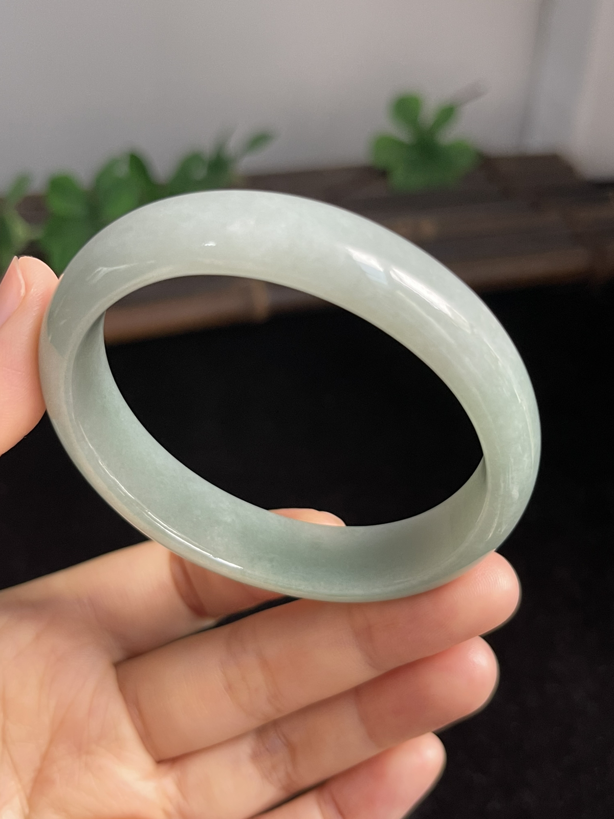 贵妃镯54.3圈口，翡翠手镯