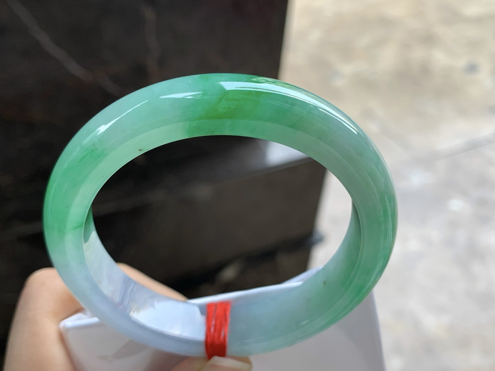 53.5-12.1-8.2

带色手镯^_^颜色鲜艳 浓郁