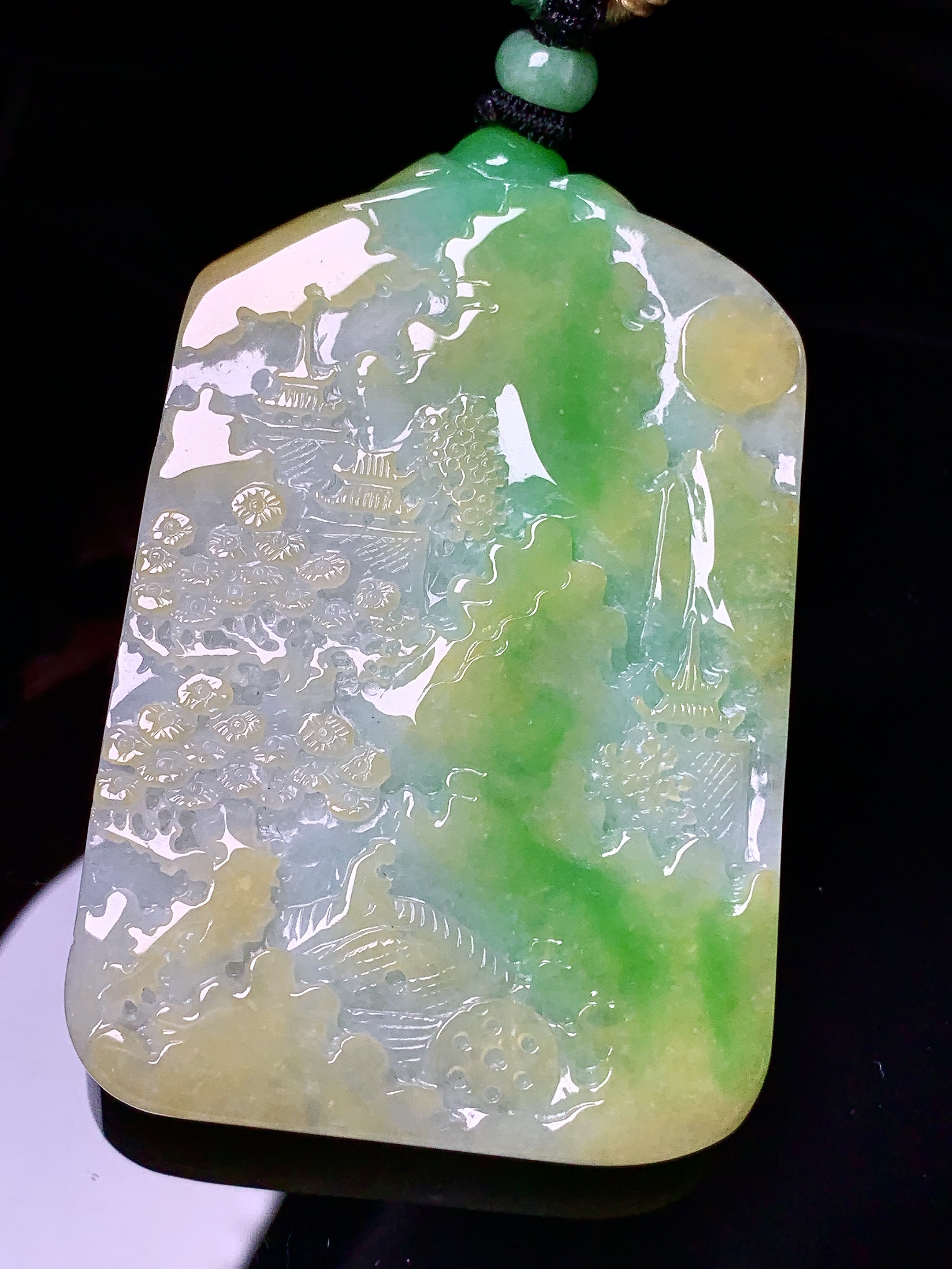 18k金钻镶嵌吊坠 玉质细腻 色泽艳丽清新 水润亮眼 整体尺寸71.6*45*8.5w1