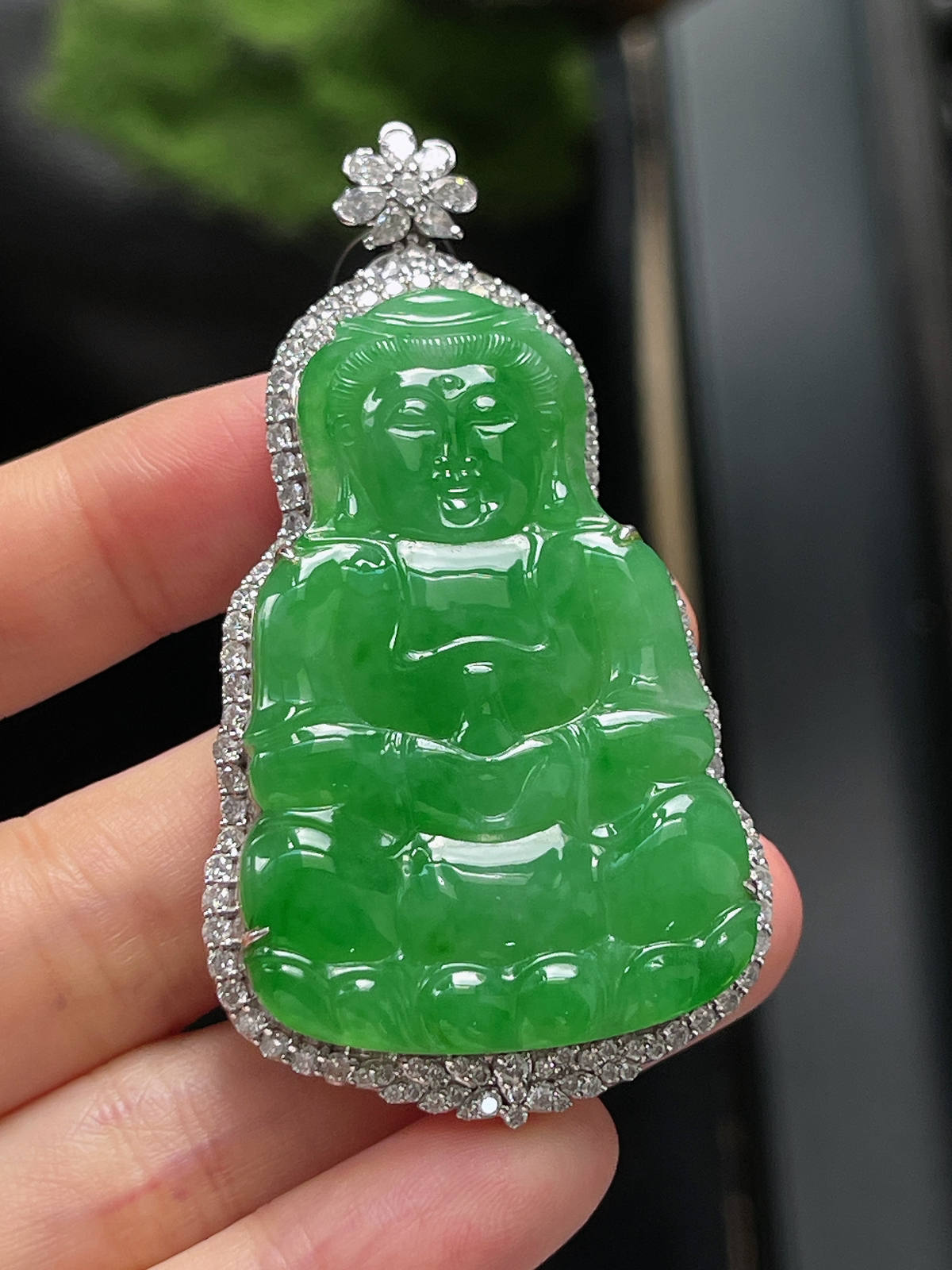 翡翠冰糯种绿色吊坠，印记：Au750,伴钻石