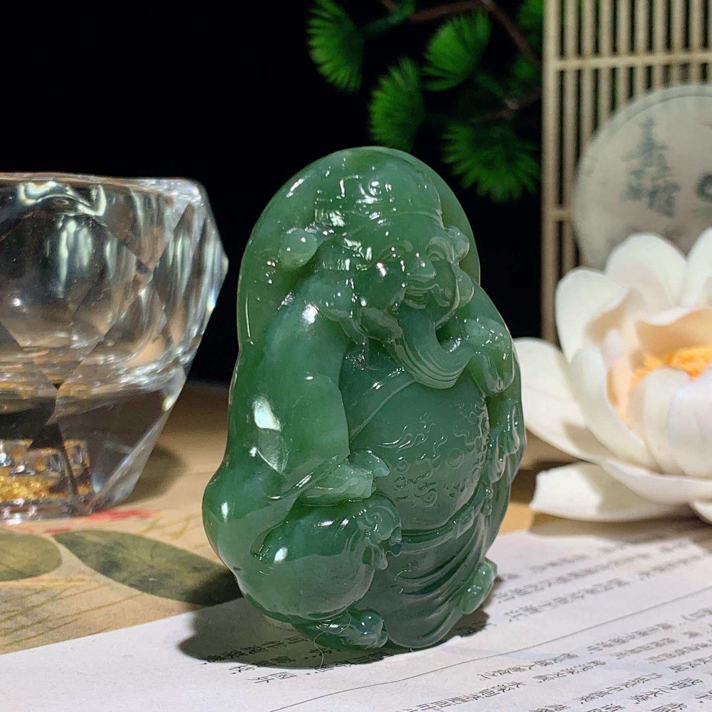 和田玉阳绿俄罗斯碧玉猫眼财神挂件 尺寸54/44/16重59克，玉质细腻油润 底色纯净 脂粉好，品质