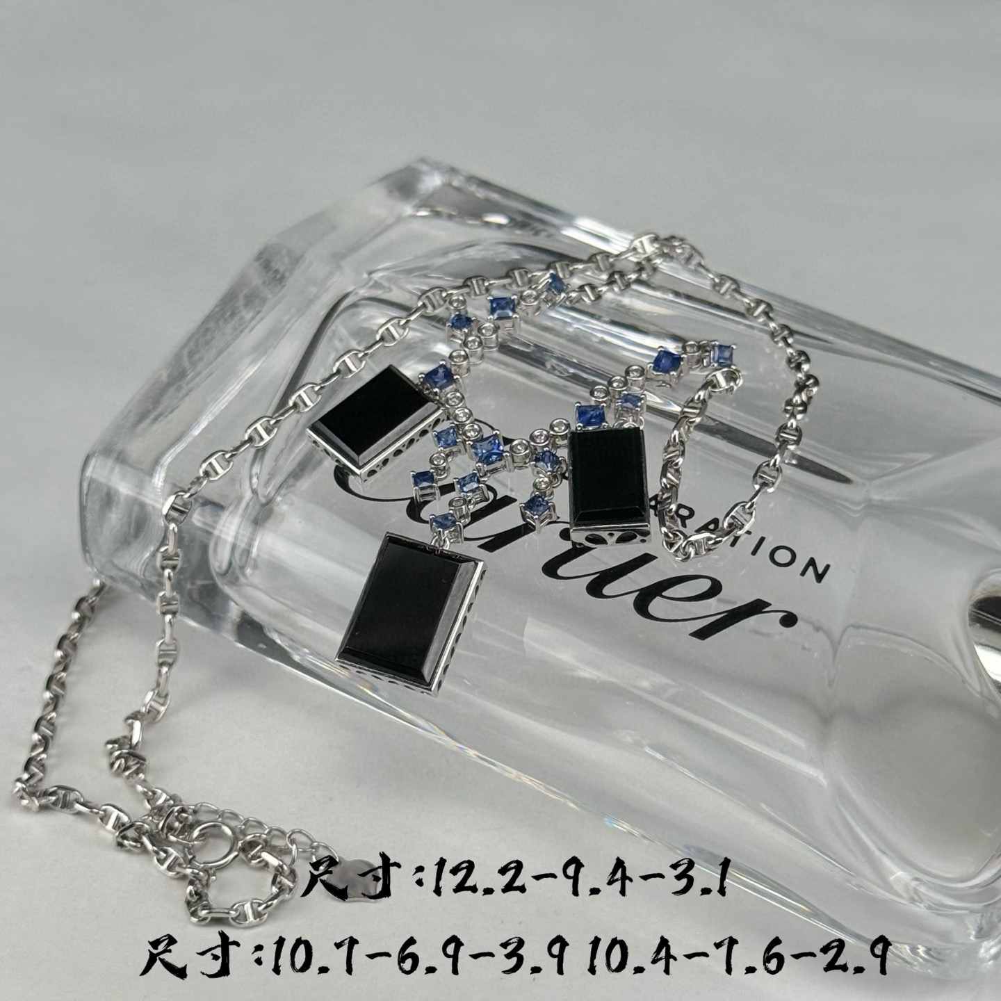 精品18k墨翠锁骨链 种好色正 黑度极好 打灯通透 油性十足  尺寸12.2