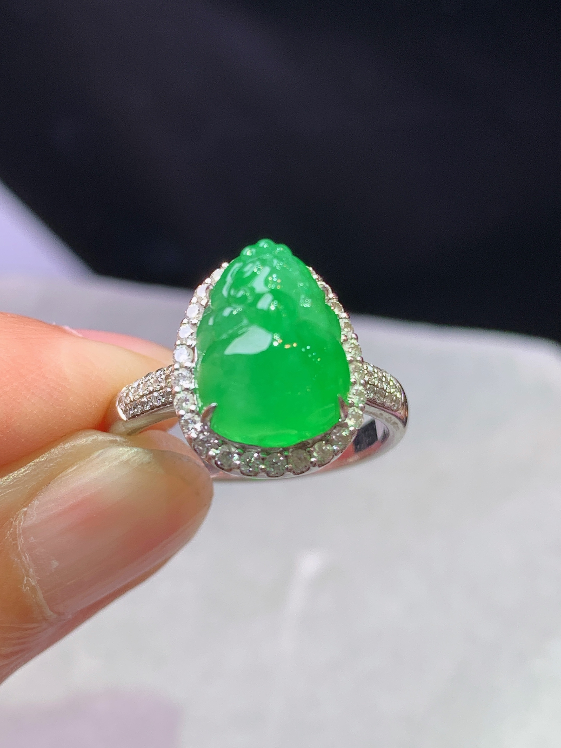 18k金钻镶嵌满绿貔貅戒指 玉质细腻 色泽艳丽清新 水润亮眼 圈口14 整体尺寸13.8*11.2*10.2b5