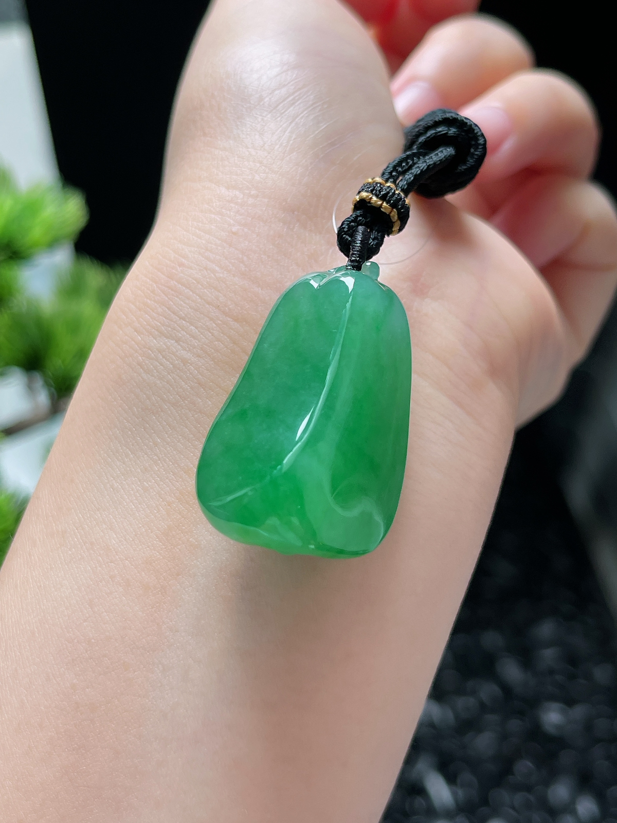 翡翠冰糯种满绿福瓜挂件