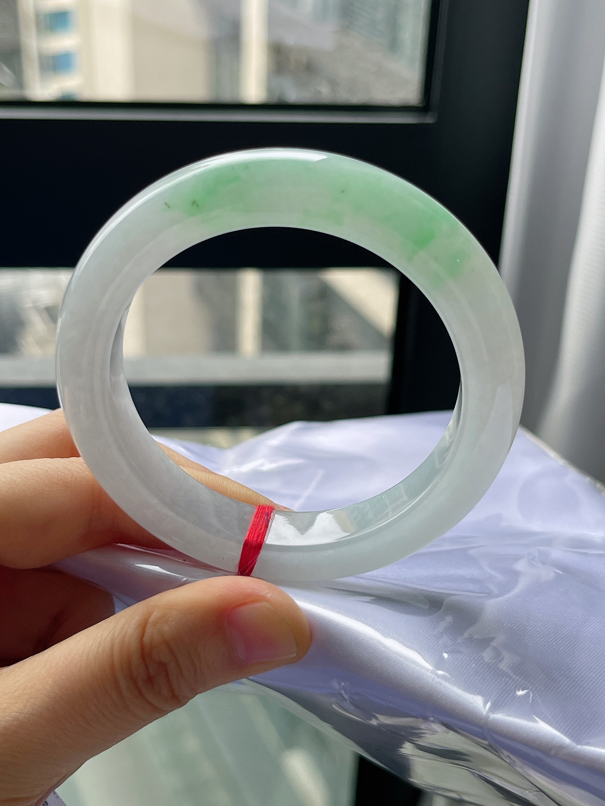 正圈54.8圈口，翡翠冰糯种飘绿手镯