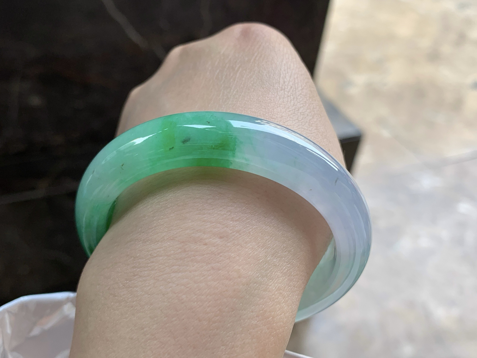 53.5-12.1-8.2

带色手镯^_^颜色鲜艳 浓郁