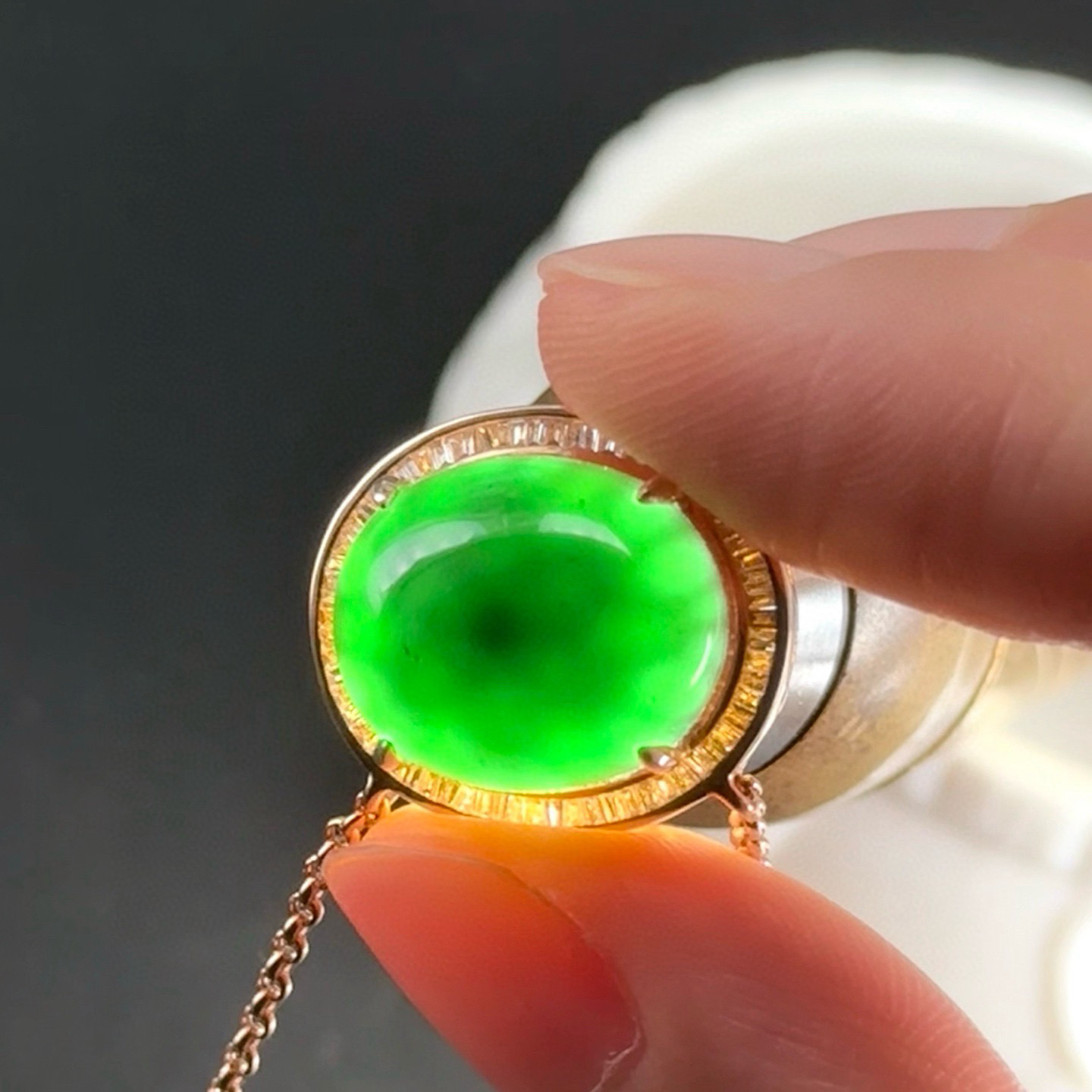 精品18k墨翠蛋面锁骨链 种好色正 黑度极好 打灯通透 油性十足 尺寸18.9