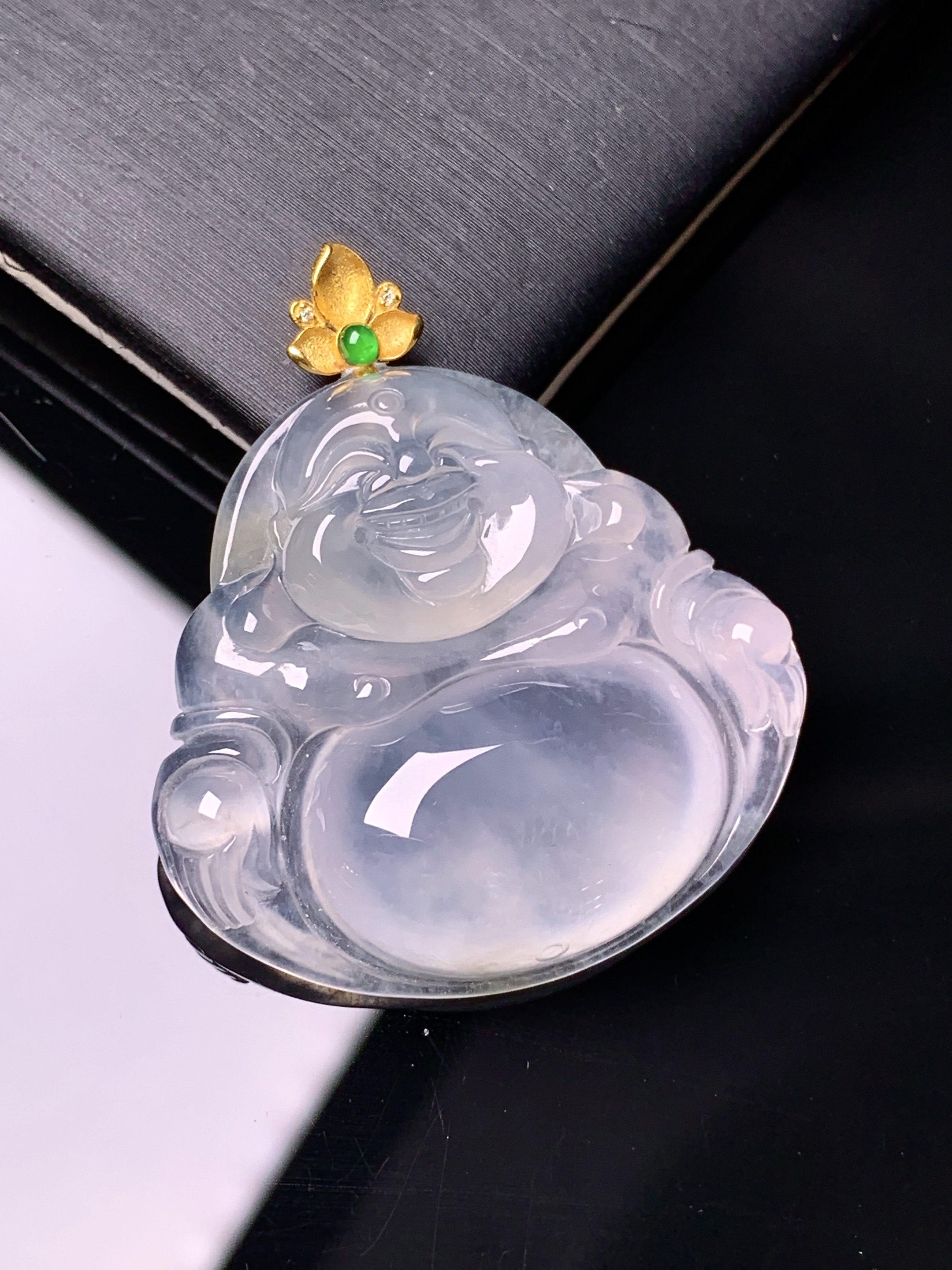 18k金镶嵌冰种佛公吊坠 玉质细腻 色泽艳丽清新 水润亮眼 整体尺寸37.5*33*6.5h3