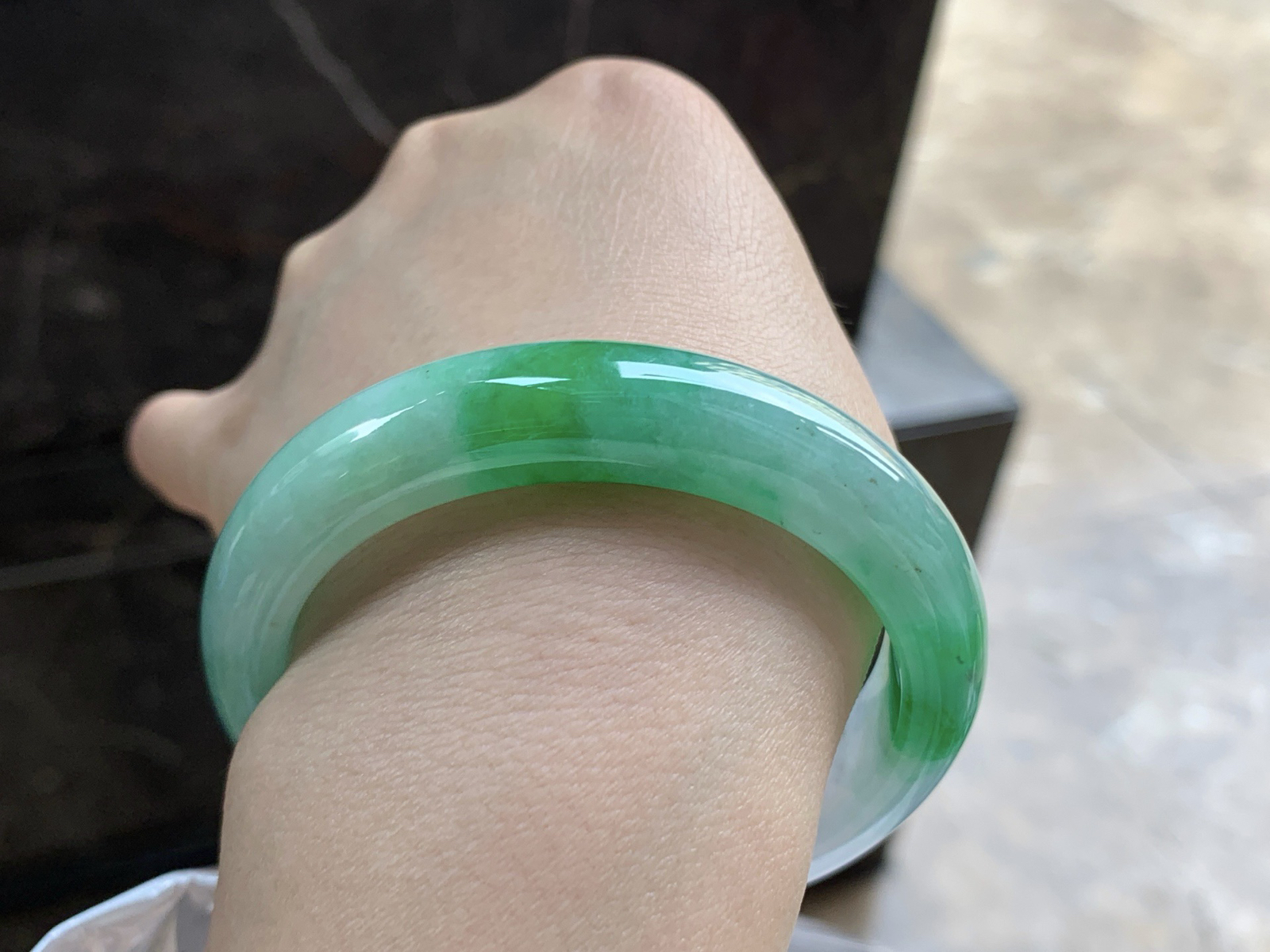 53.5-12.1-8.2

带色手镯^_^颜色鲜艳 浓郁