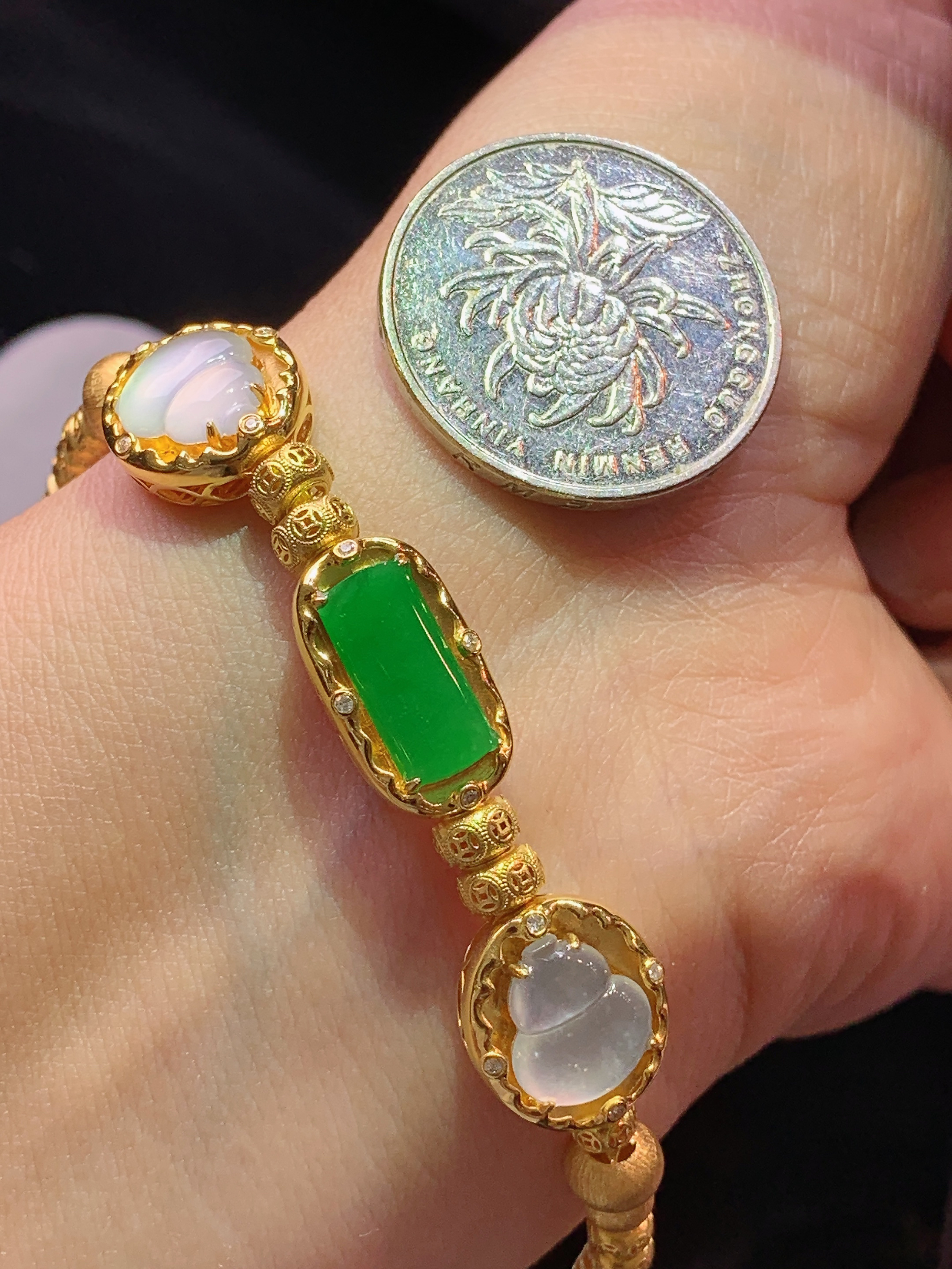 18k金钻镶嵌满绿玉柱搭配冰种葫芦手链 玉质细腻 色泽艳丽清新 水润亮眼 整体尺寸170*9.5*5.6b5