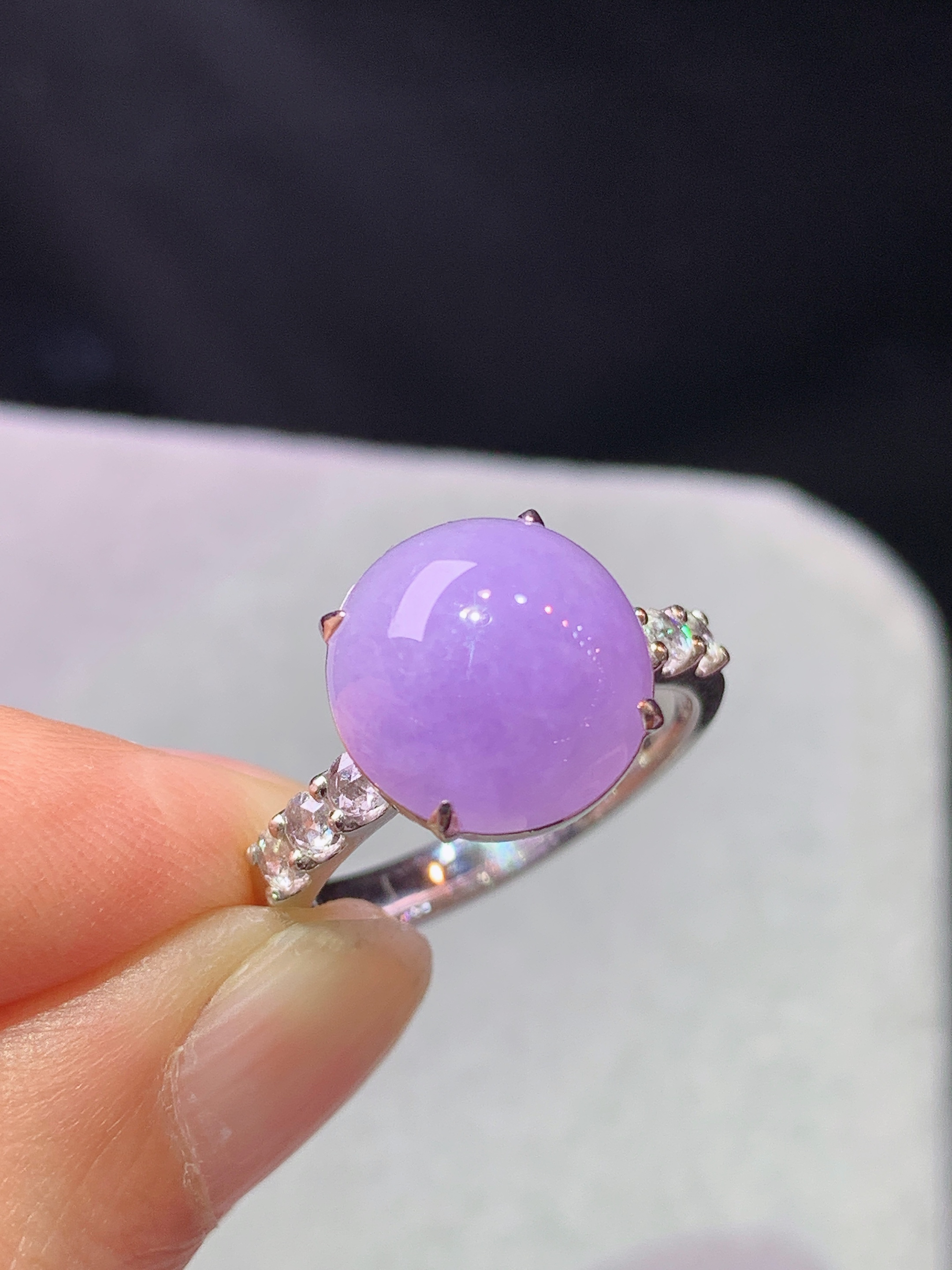 18k金钻镶嵌紫罗兰圆珠戒指 玉质细腻 色泽艳丽清新 水润亮眼 圈口14 整体尺寸11.6*11*9