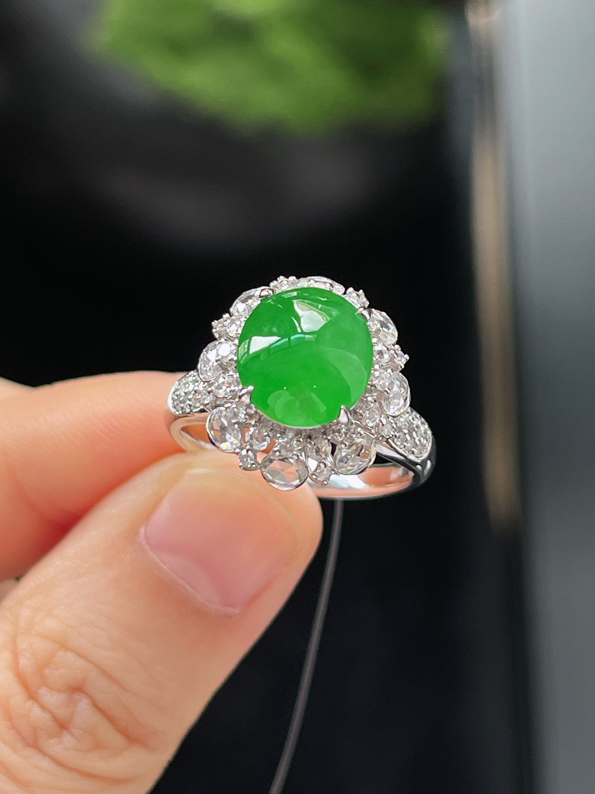 18k金 翡翠冰糯种满绿色耳钉和戒指套装