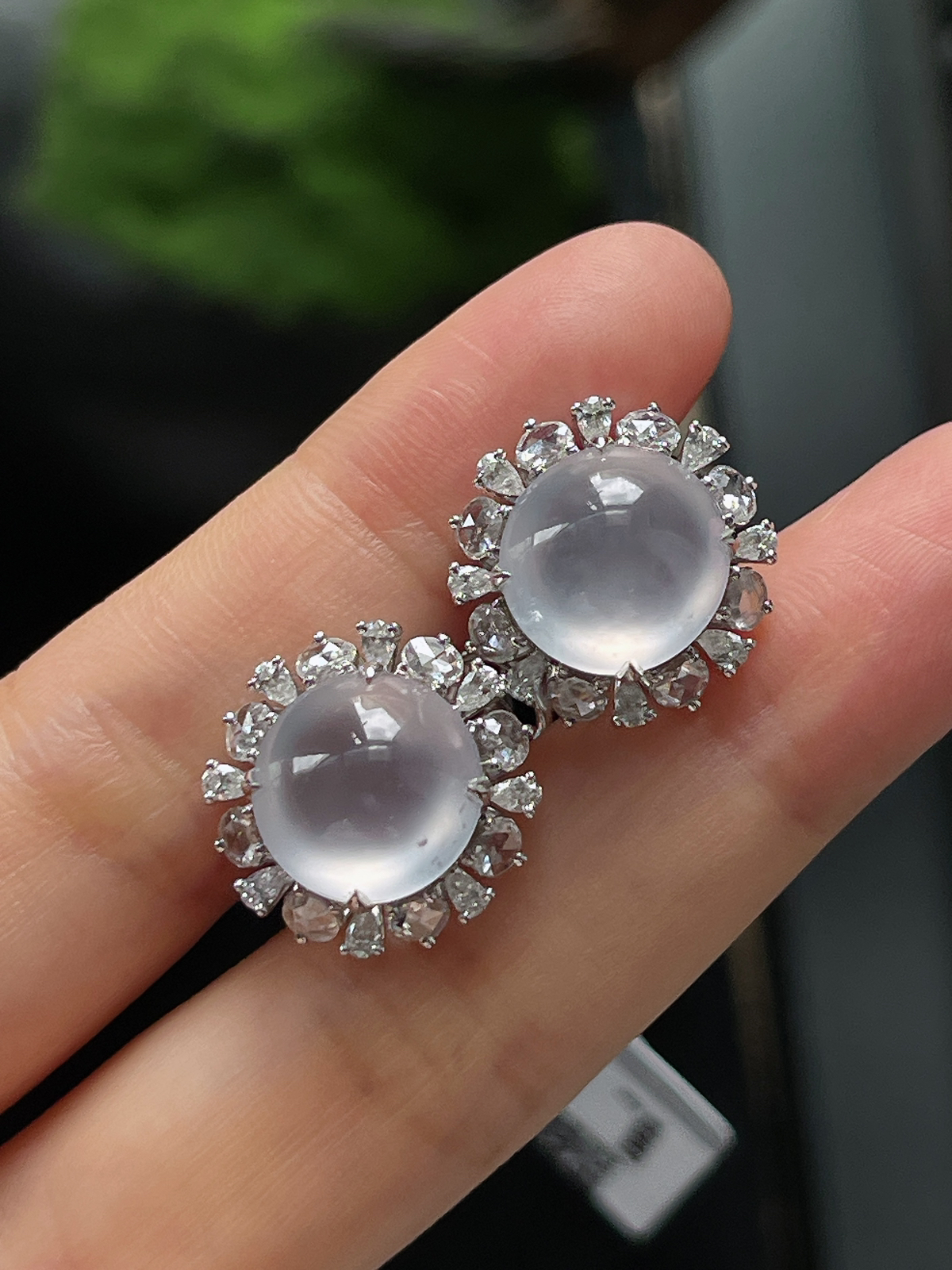 翡翠白冰耳钉，印记：Au750,伴钻石