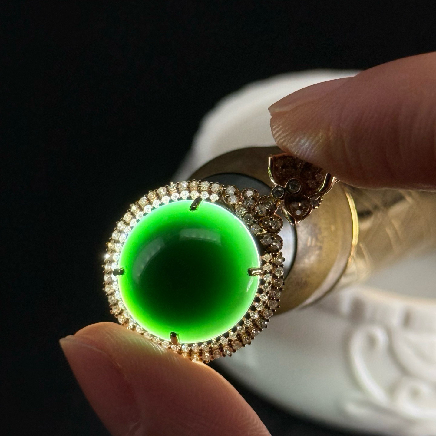 精品18k墨翠蛋面吊坠 种好色正 黑度极好 打灯通透 油性十足 尺寸30.5