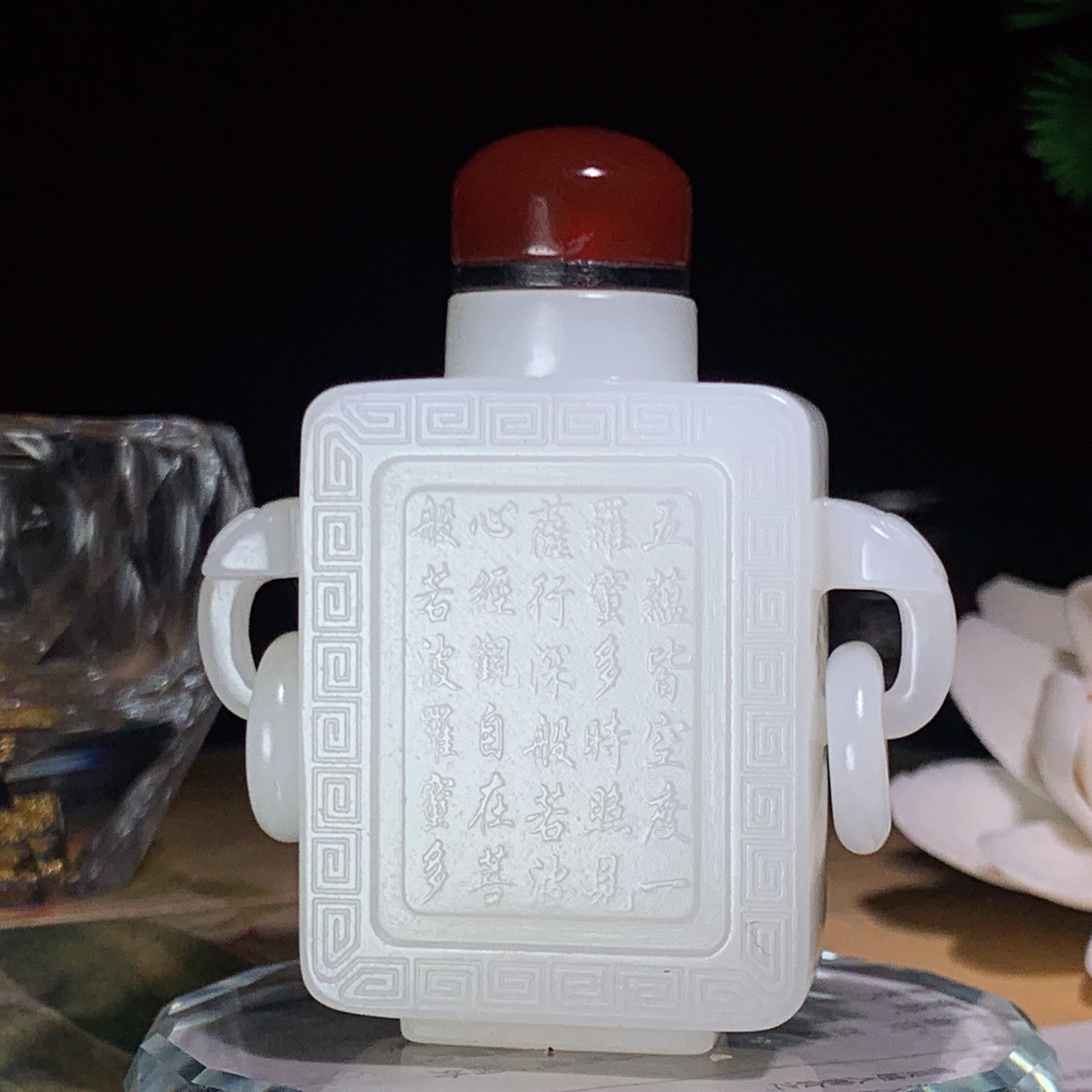 新疆和田玉白玉富贵山居平安瓶挂件。尺寸63/54/17重74.5克。玉质细腻油润。手推出油。品相大气