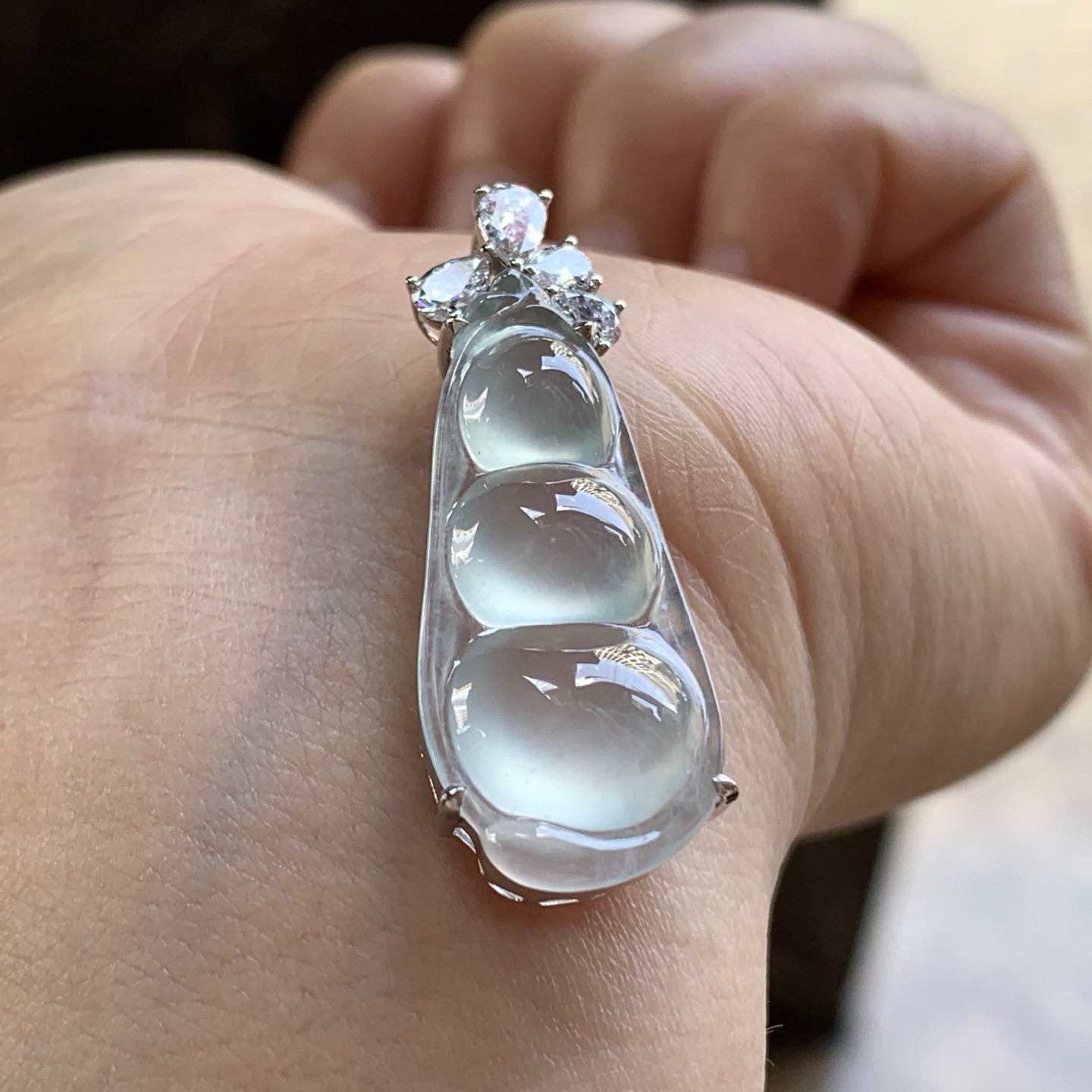 金钻镶嵌冰豆子^_^透亮 水润 尺寸27.8-12.8-4.5裸石