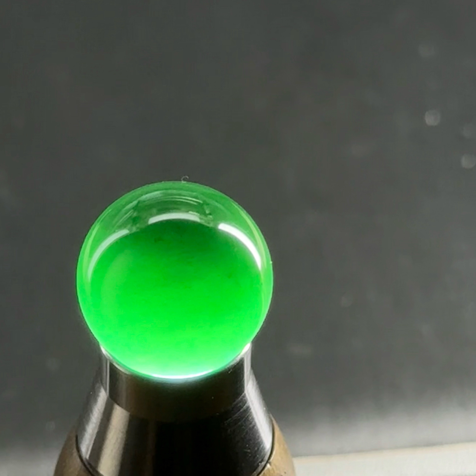 精品墨翠大尺寸珠子 黑度极好 打灯通透 油性十足 尺寸15.2