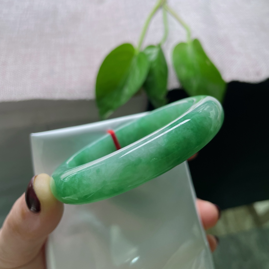 53.3/12/9.0，豆绿正圈，贵气，大气，沉稳雍容华贵，一点皮纹，ss50676a