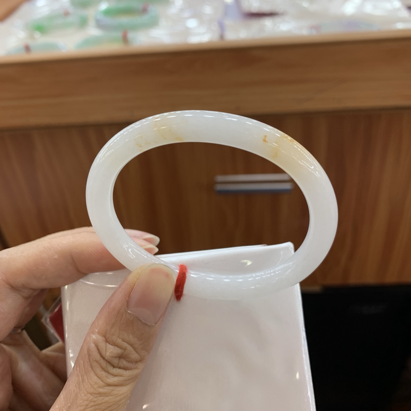 041401FN 飘黄翡小贵妃翡翠手镯 54-46.4-7.2-7