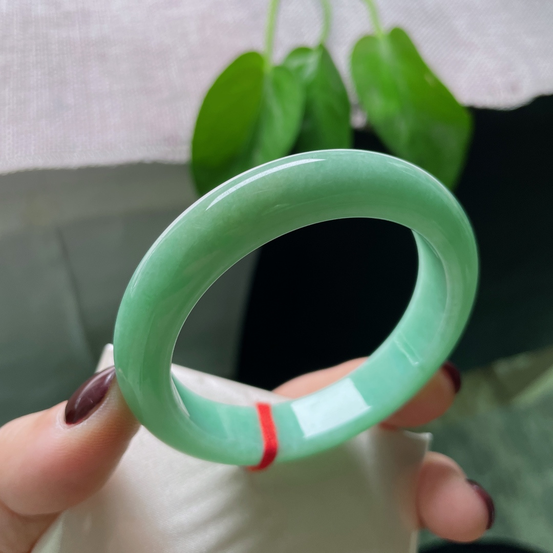 50.7/11.8/7.8，绿底，水润，细腻，贵气，一点皮纹，雍容华贵，耐看，ss50807a