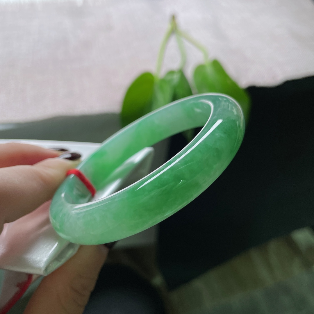 56.2/11.9/8.2绿色正圈，水润细腻，沁人心脾，甜美，传承之美，贵气，一点皮纹，ss50686a