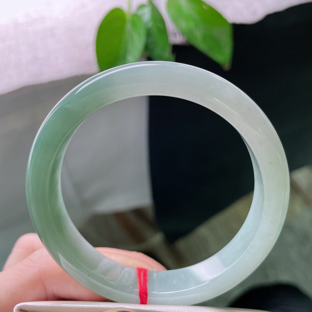 57.5/12.2/7.9，油绿底正圈，颜色由浅入深过渡，循序渐进，一点皮纹不显，ss50368a