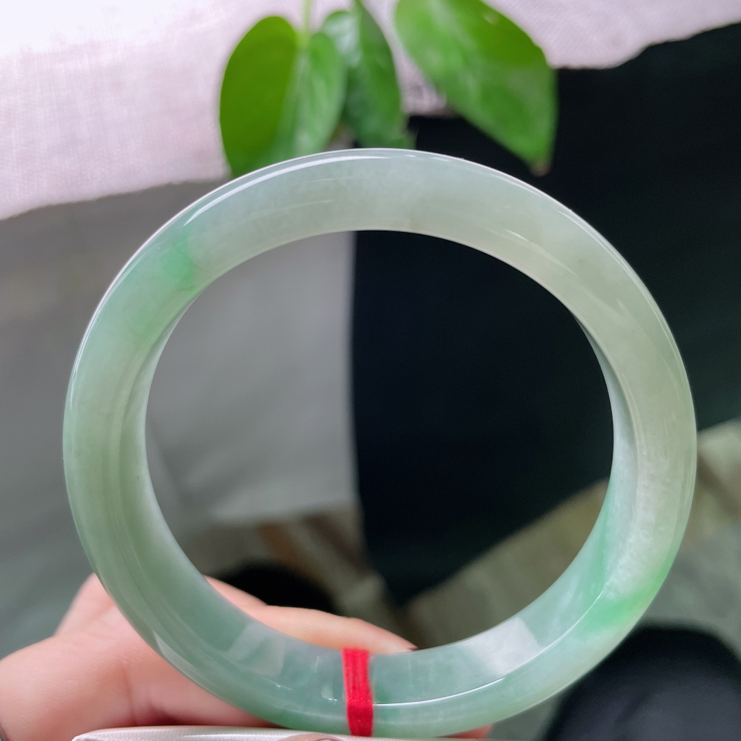 58.5/12/7.9飘绿正圈，水润细腻，点翠千金，佩戴沉稳，雅致，皮纹，ss50369a