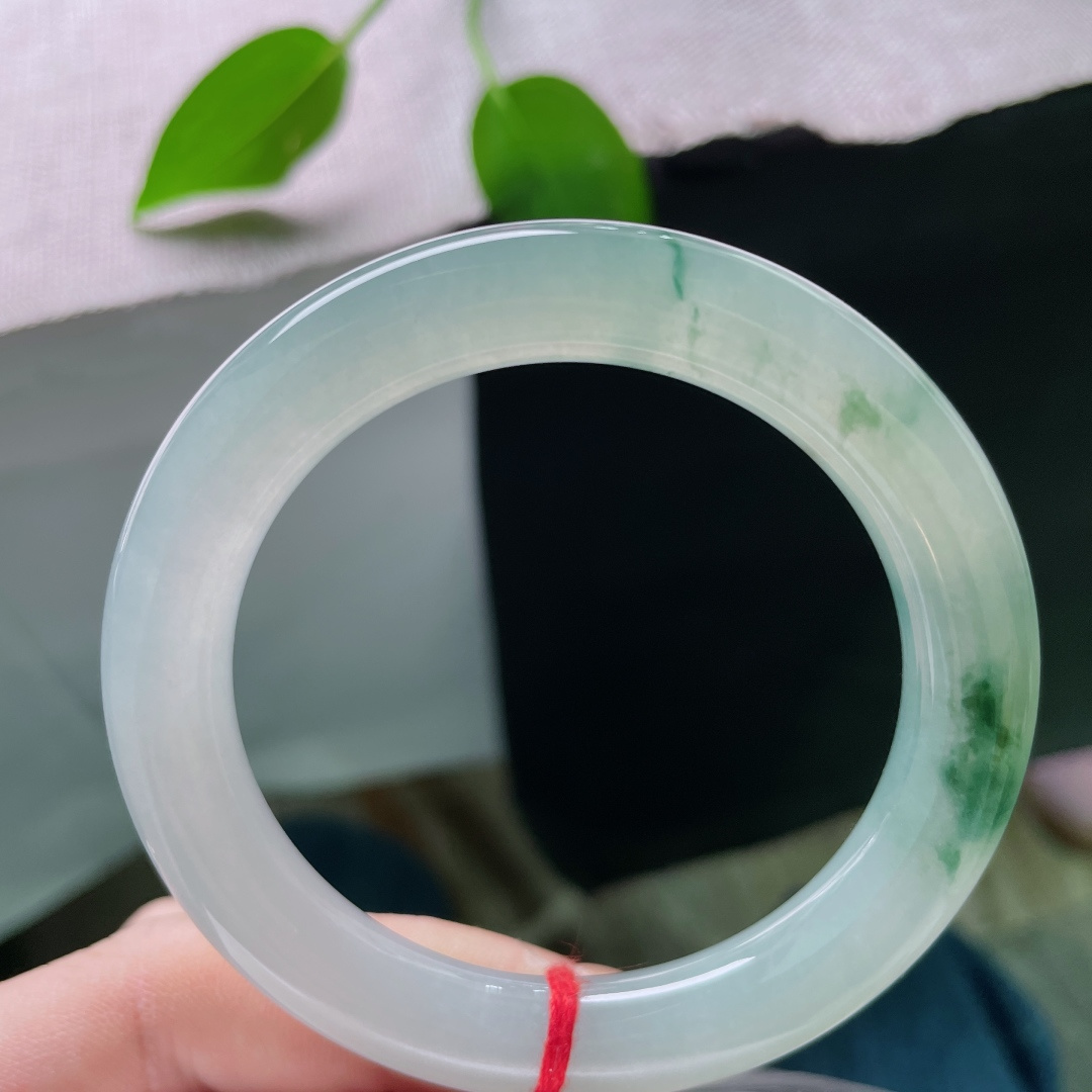 54.1/9.8，冰飘花圆条，摒弃浮夸，留存本真，上手诠释着不疾不徐的优雅。无裂，ss48371a