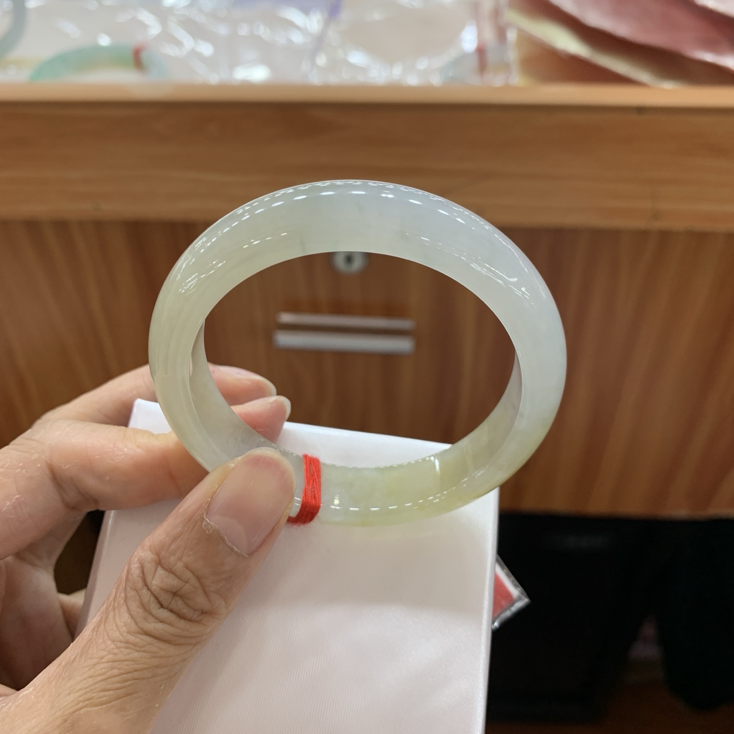 041322FN 飘黄翡正圈翡翠手镯 54-12.5-7.8