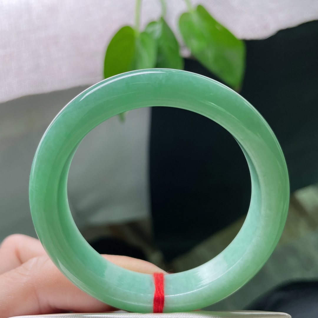 50.7/11.8/7.8，绿底，水润，细腻，贵气，一点皮纹，雍容华贵，耐看，ss50807a